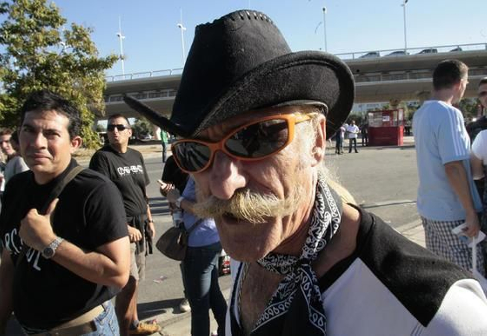 Los fans de U2 llegan a Sevilla.

Foto: Juan Carlos Muñoz