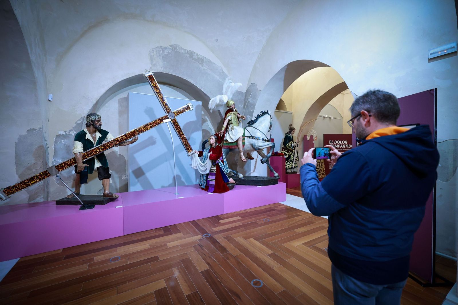 Inaugurada en San Fernando la exposición cofrade Passio Domini: las imágenes