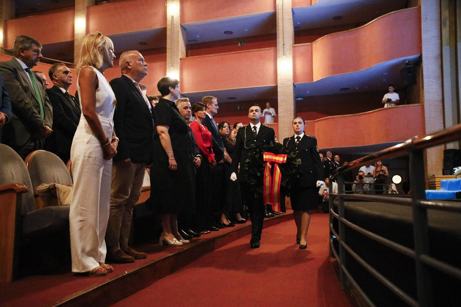 Las imágenes de la celebración del Patrón de la Policía Nacional en Almería, los Santos Ángeles Custodios