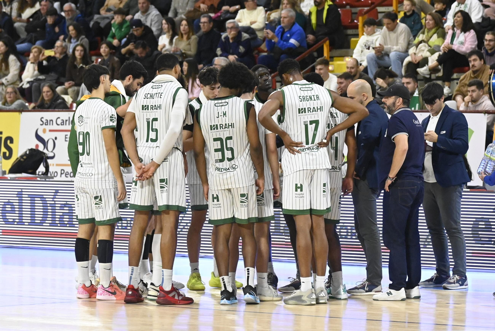 Las mejores fotos del ambiente en Vista Alegre para el Coto Córdoba - Círculo Gijón