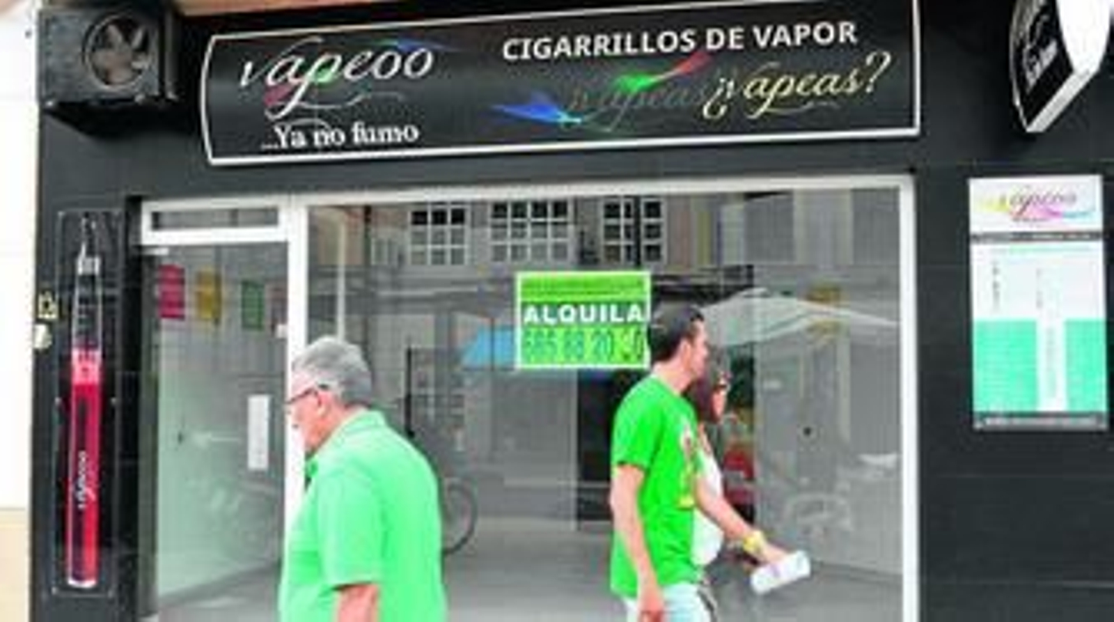 La primera tienda de Almería de cigarros a vapor actualmente cerrada.