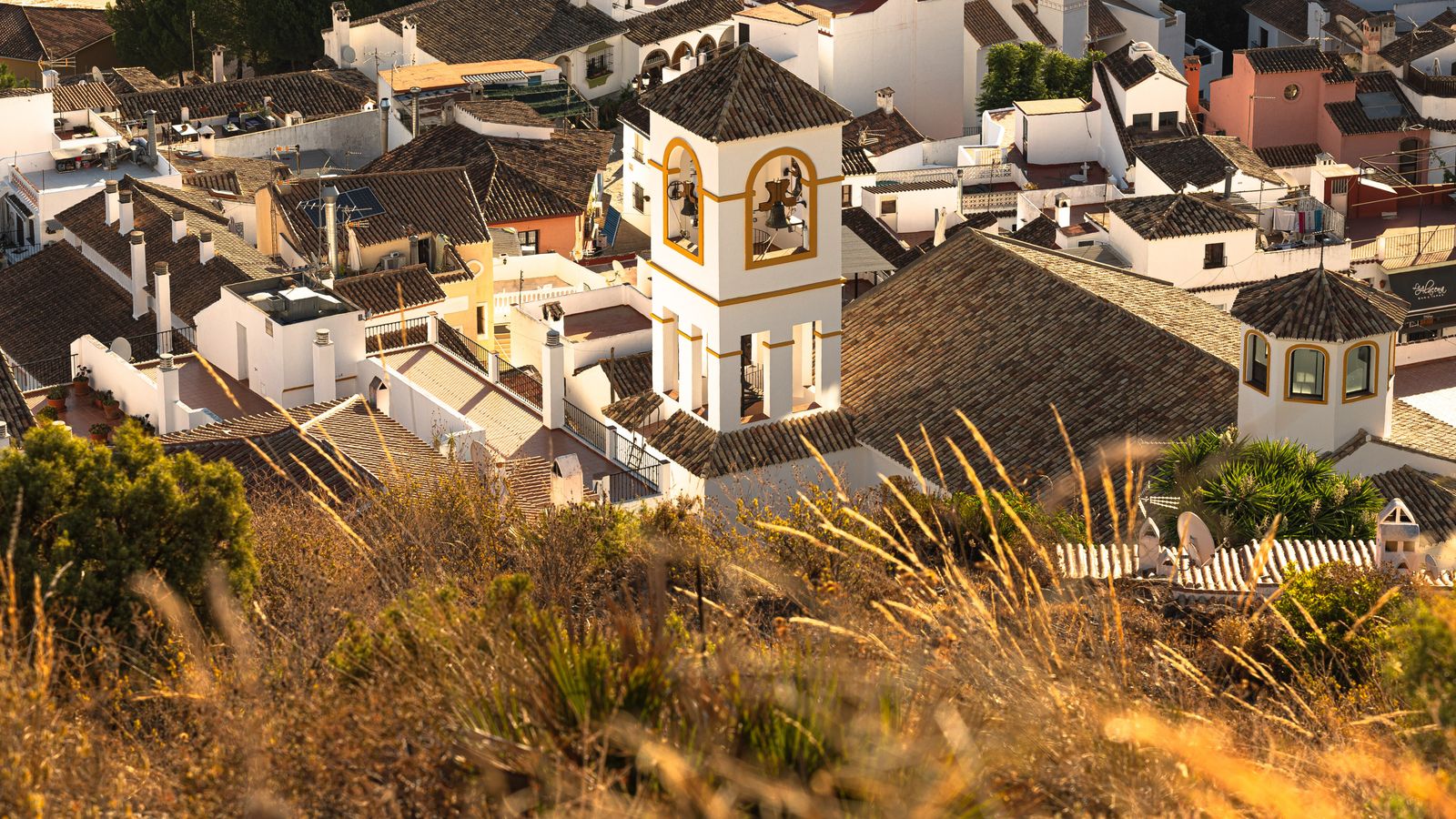 Vista del casco urbano de Benahavís.