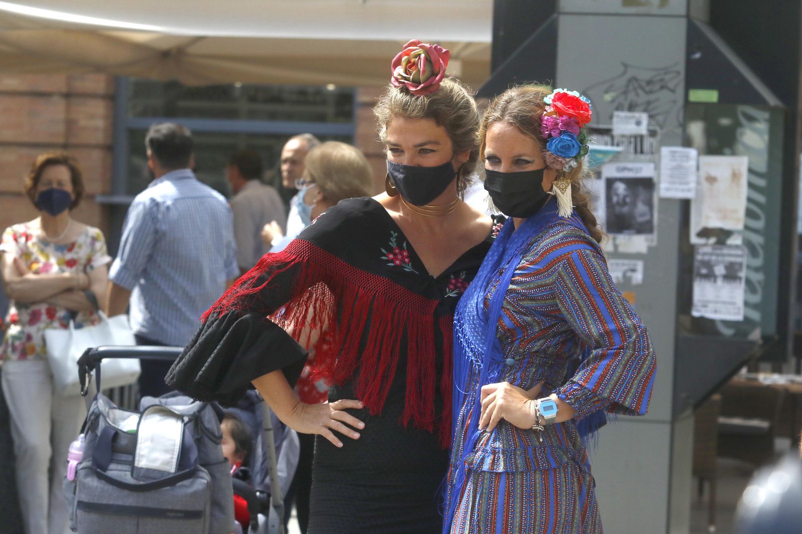 La quedada de las mujeres cordobesas vestidas de flamencas, en imágenes