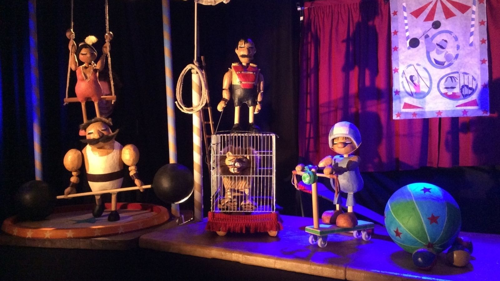 Los títeres de la obra.