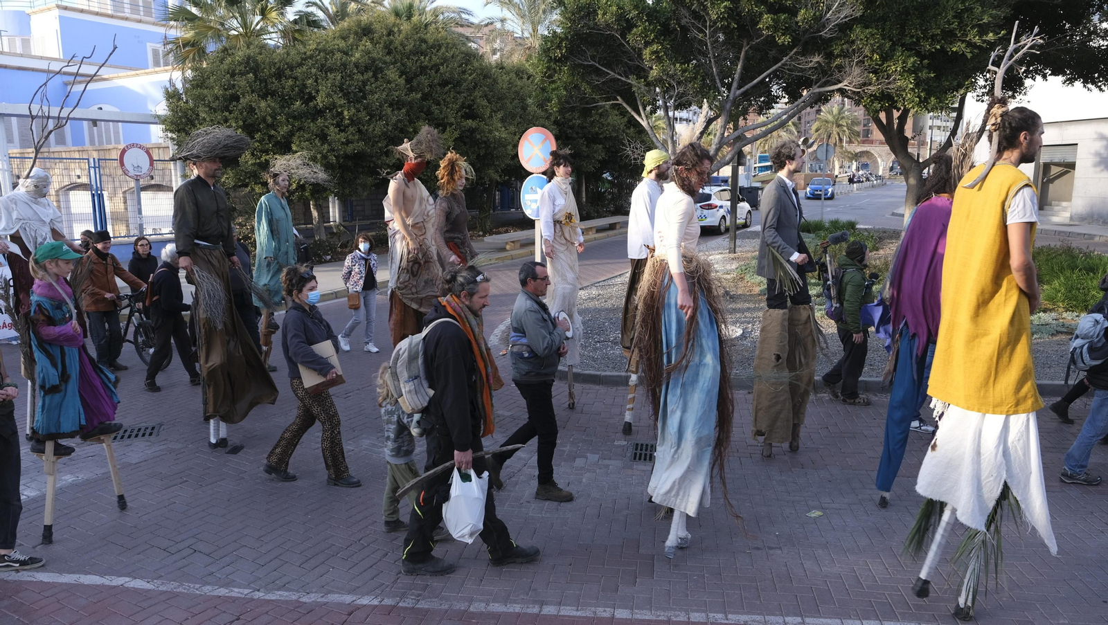 Fotogalería manifestación a favor de energías renovables ordenadas. Almería