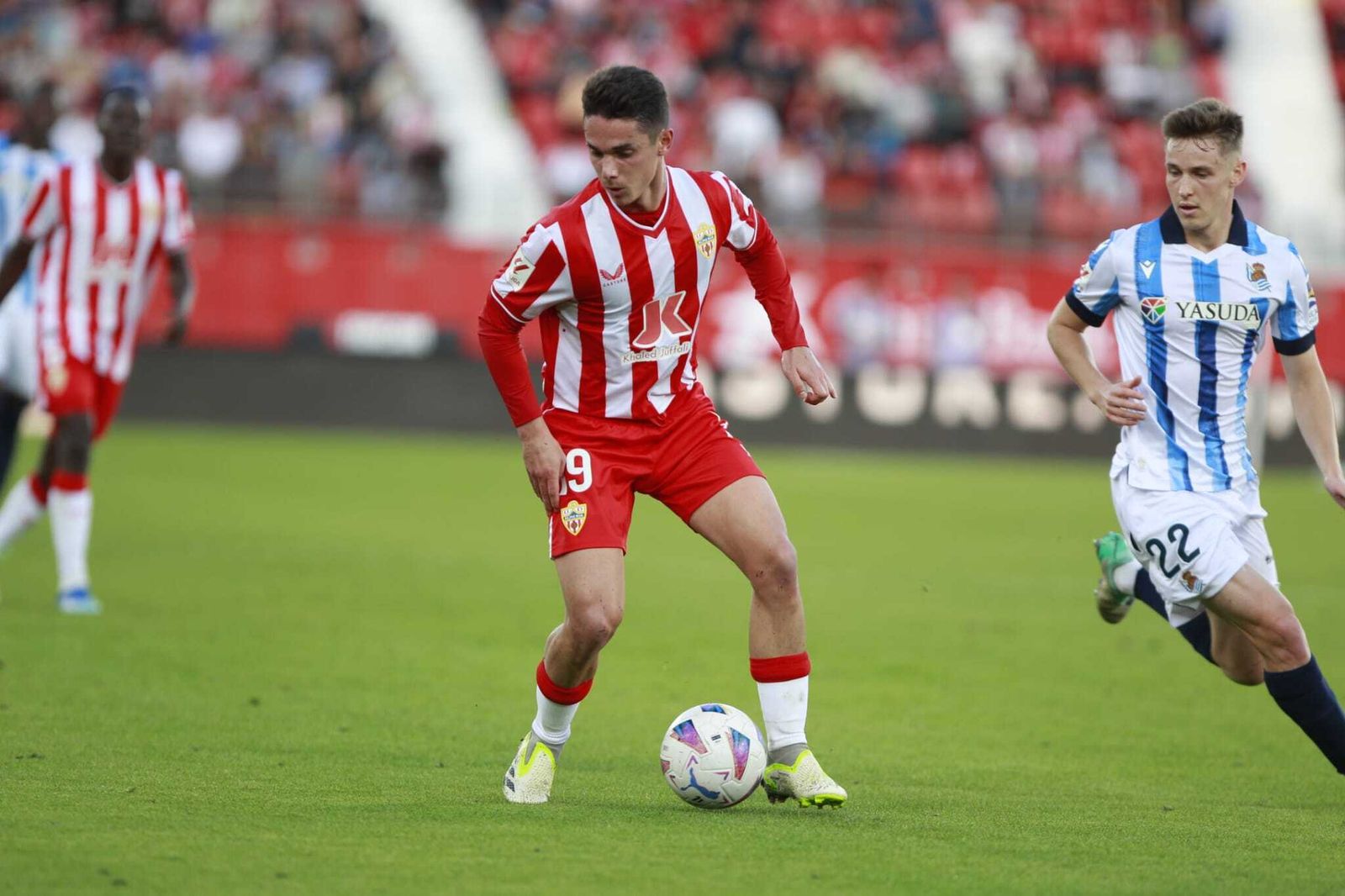 El rojiblanco Sergio Arribas durante el encuentro frente a la Real Sociedad.