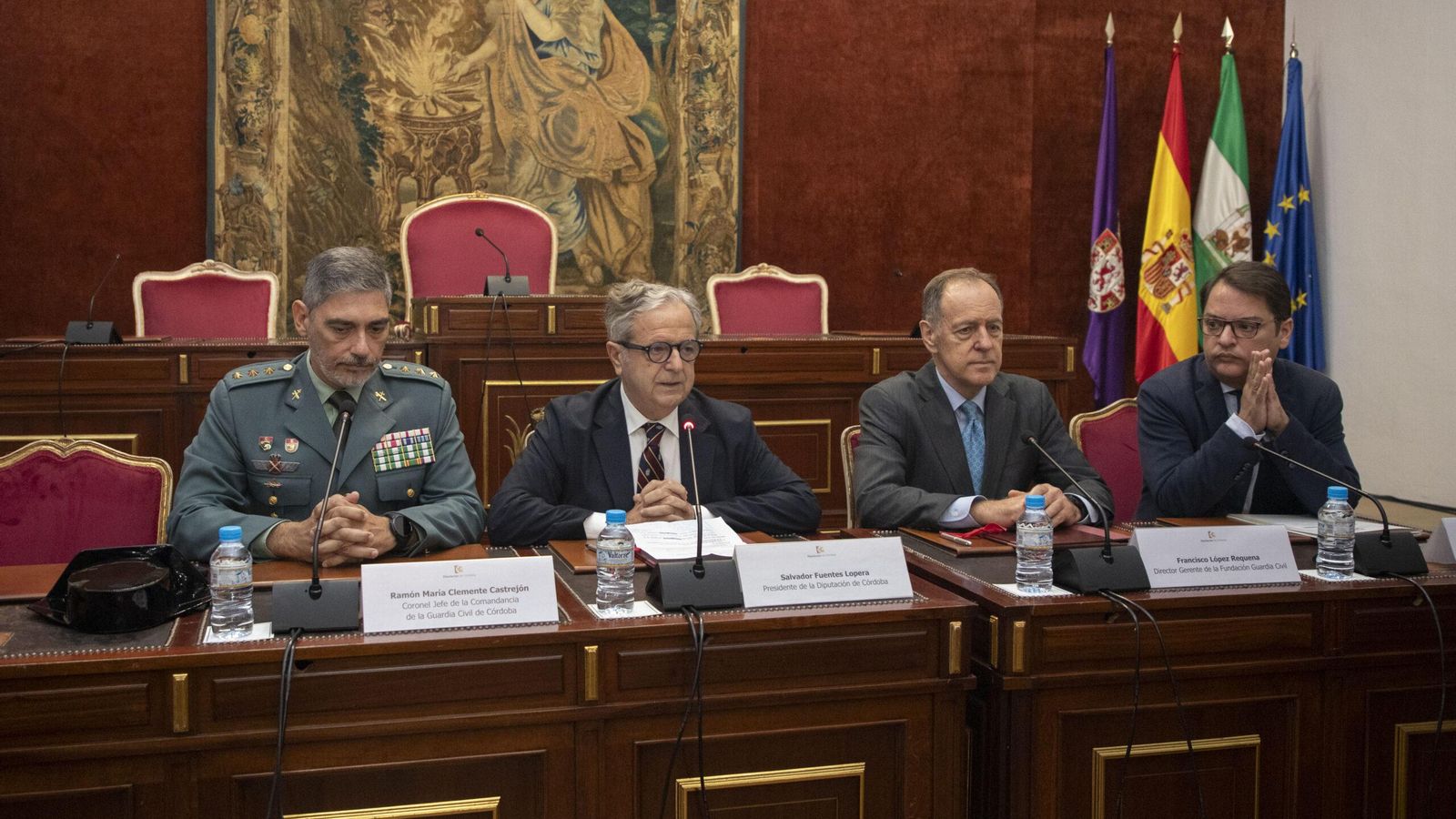 Firma del acuerdo entre la Diputación y la Guardia Civil. Firma del acuerdo entre la Diputación y la Guardia Civil.