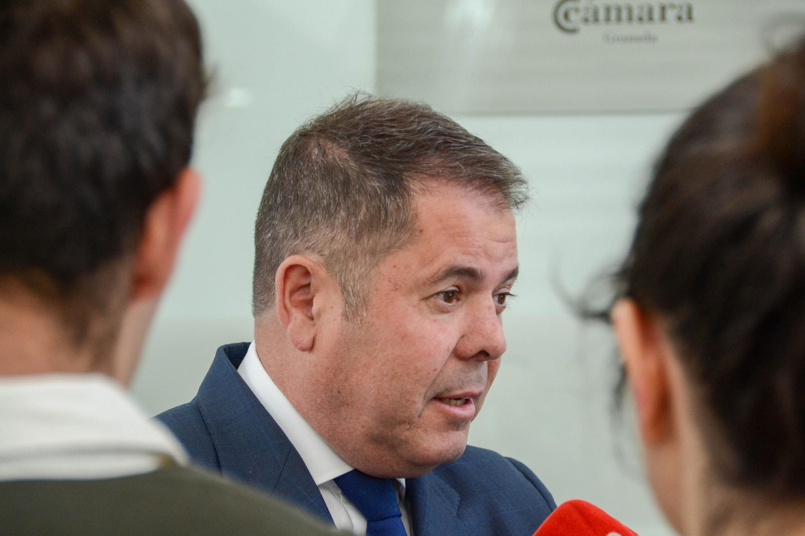 Gerardo Cueva elogia el compromiso de las empresas por una Granada "que avanza con un desarrollo sostenible"