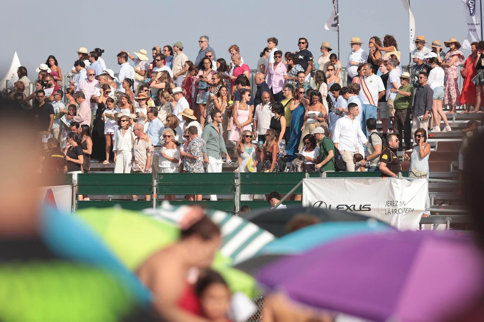 Imágenes de la última jornada del primer ciclo de las Carreras de Caballos de Sanlúcar 2025