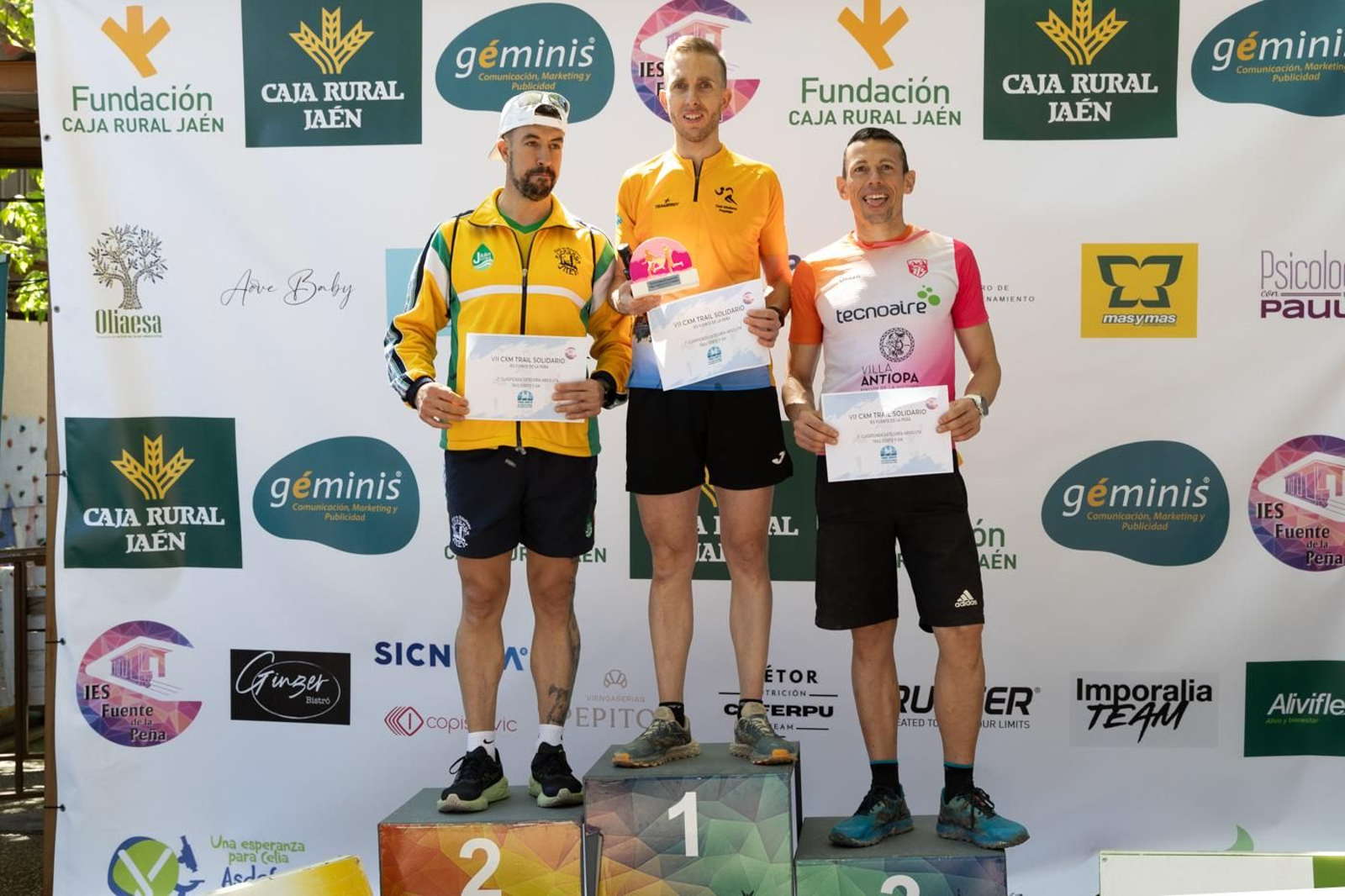 En imágenes: kilómetros para la esperanza de Celia en el CxM Trail Solidario IES Fuente de la Peña (II)