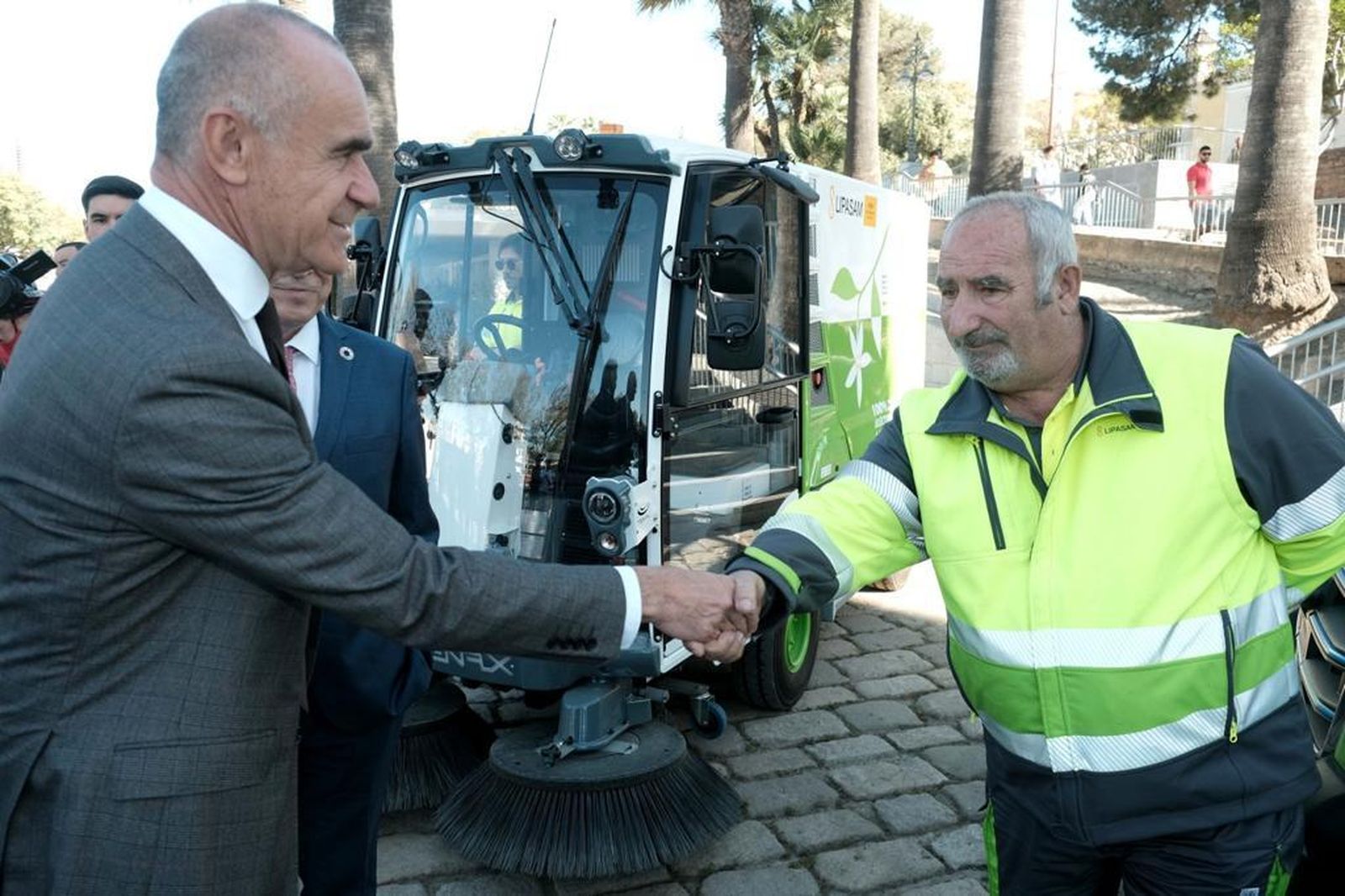 El alcalde de Sevilla anuncia un plan de inversiones de 7,2 millones para Lipasam