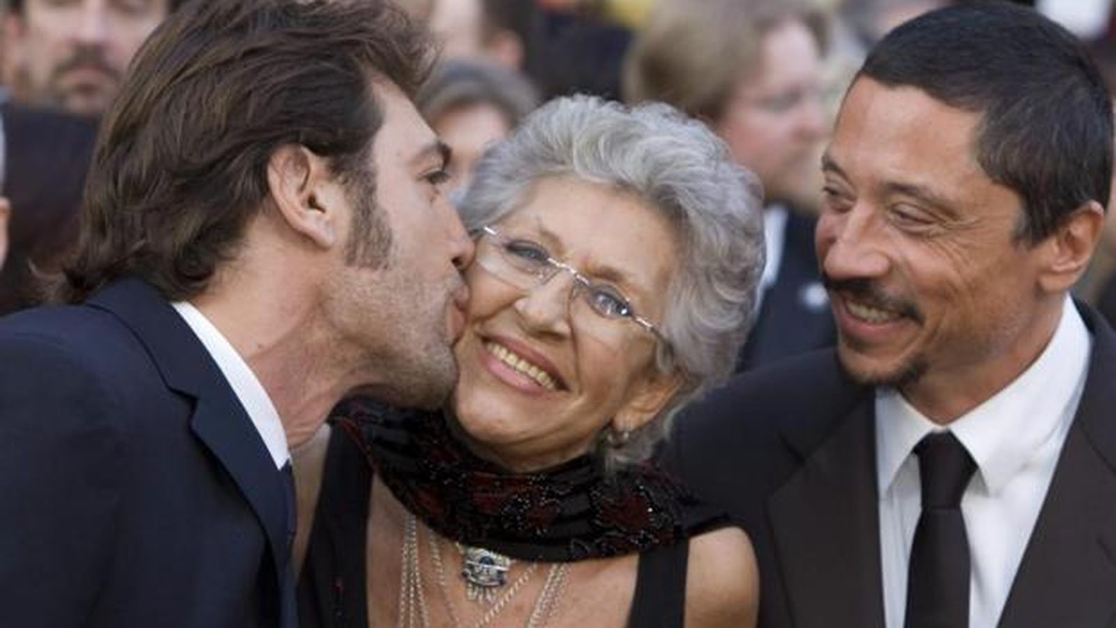 Pilar Bardem con sus hijos, Javier Bardem y Carlos Bardem