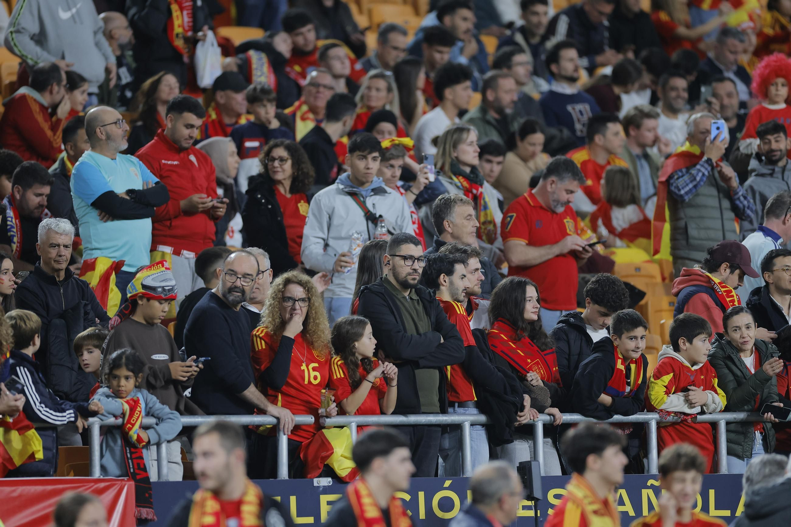 Búscate en las fotos del España - Turquia