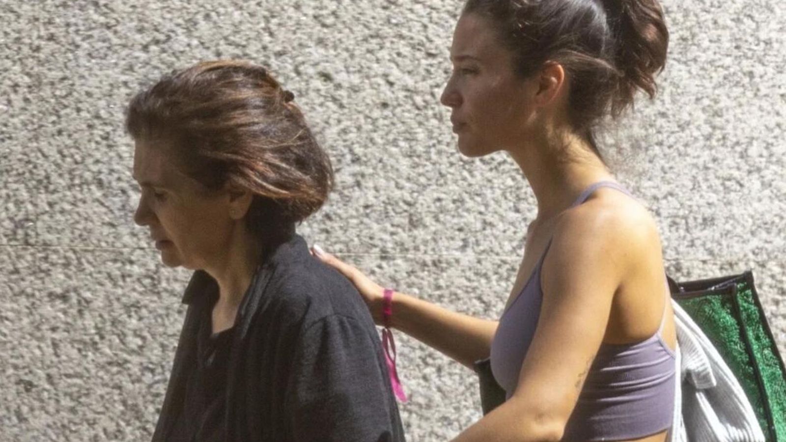 María Pedraza acompañando a su madre