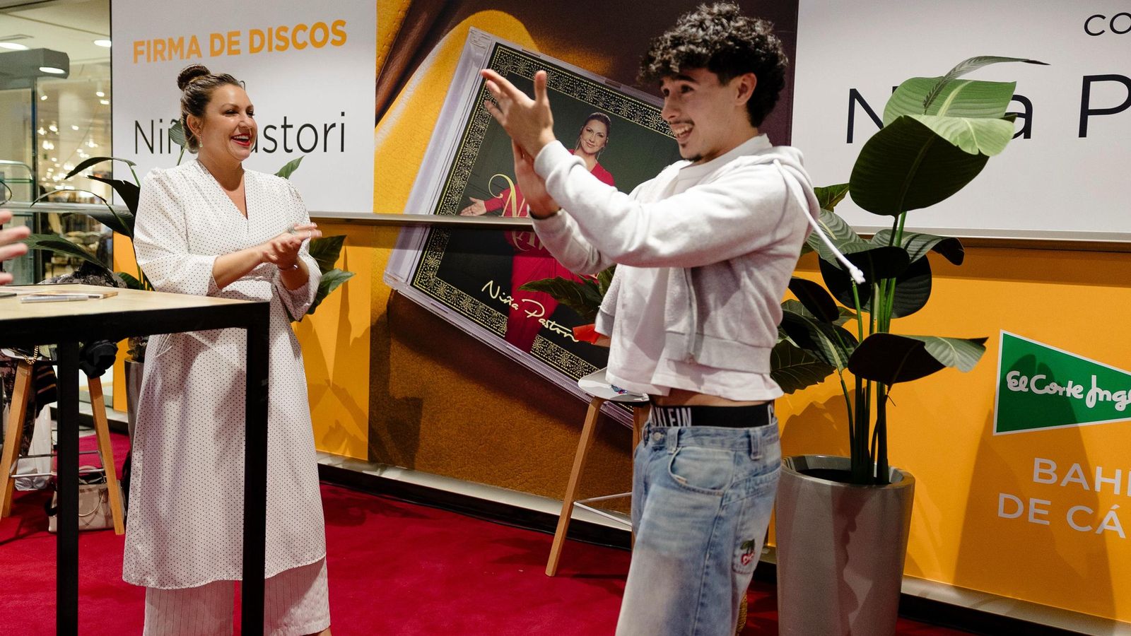 Las imágenes de la firma de discos de Niña Pastori en Cádiz