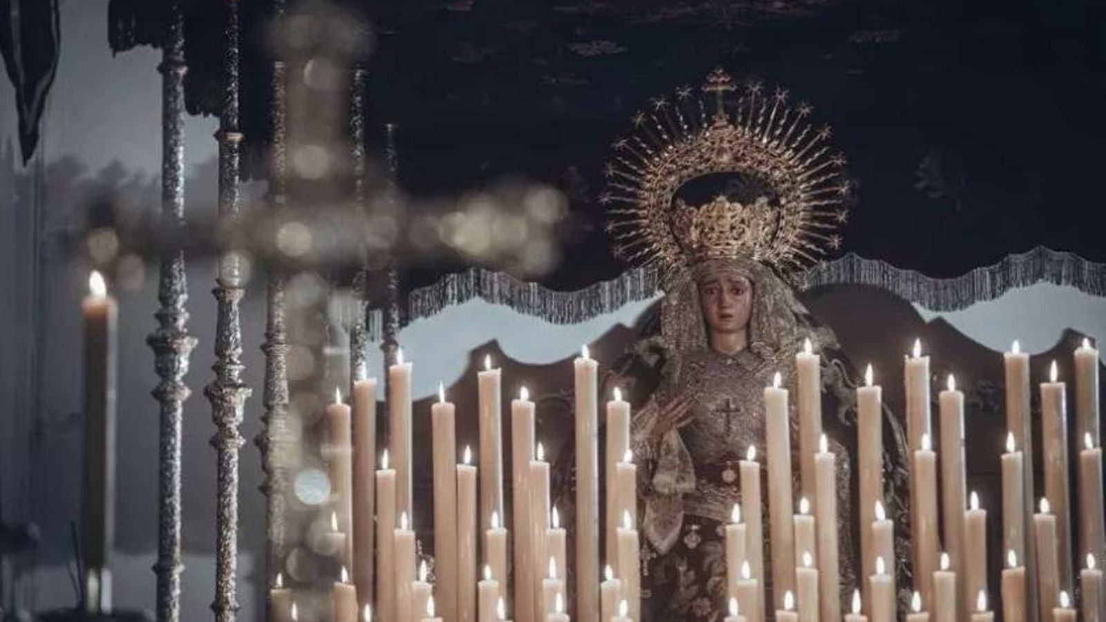 La Virgen de Montserrat en su paso de palio