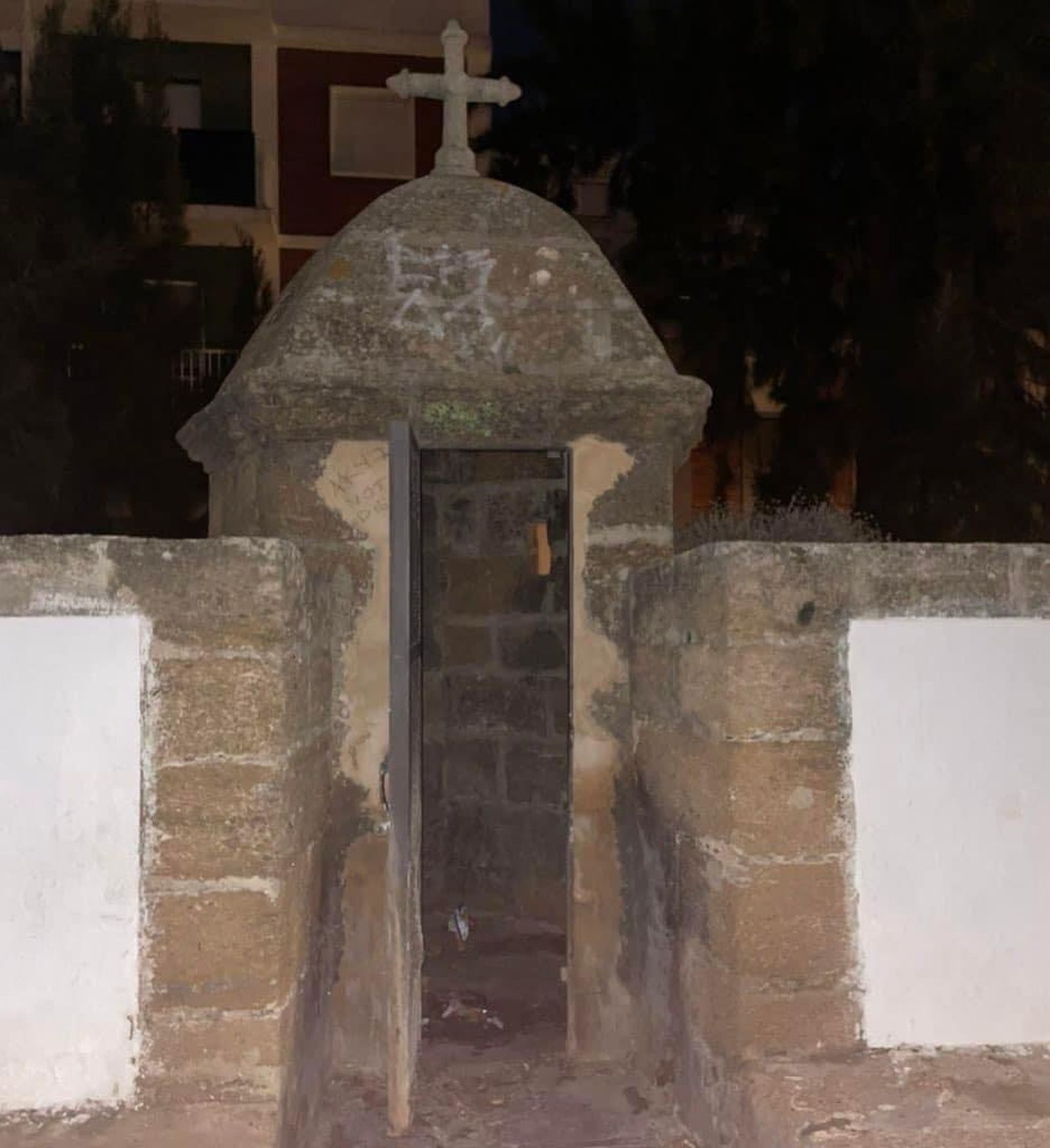 Abandonan las garitas para que las okupen con vírgenes los aleluyos