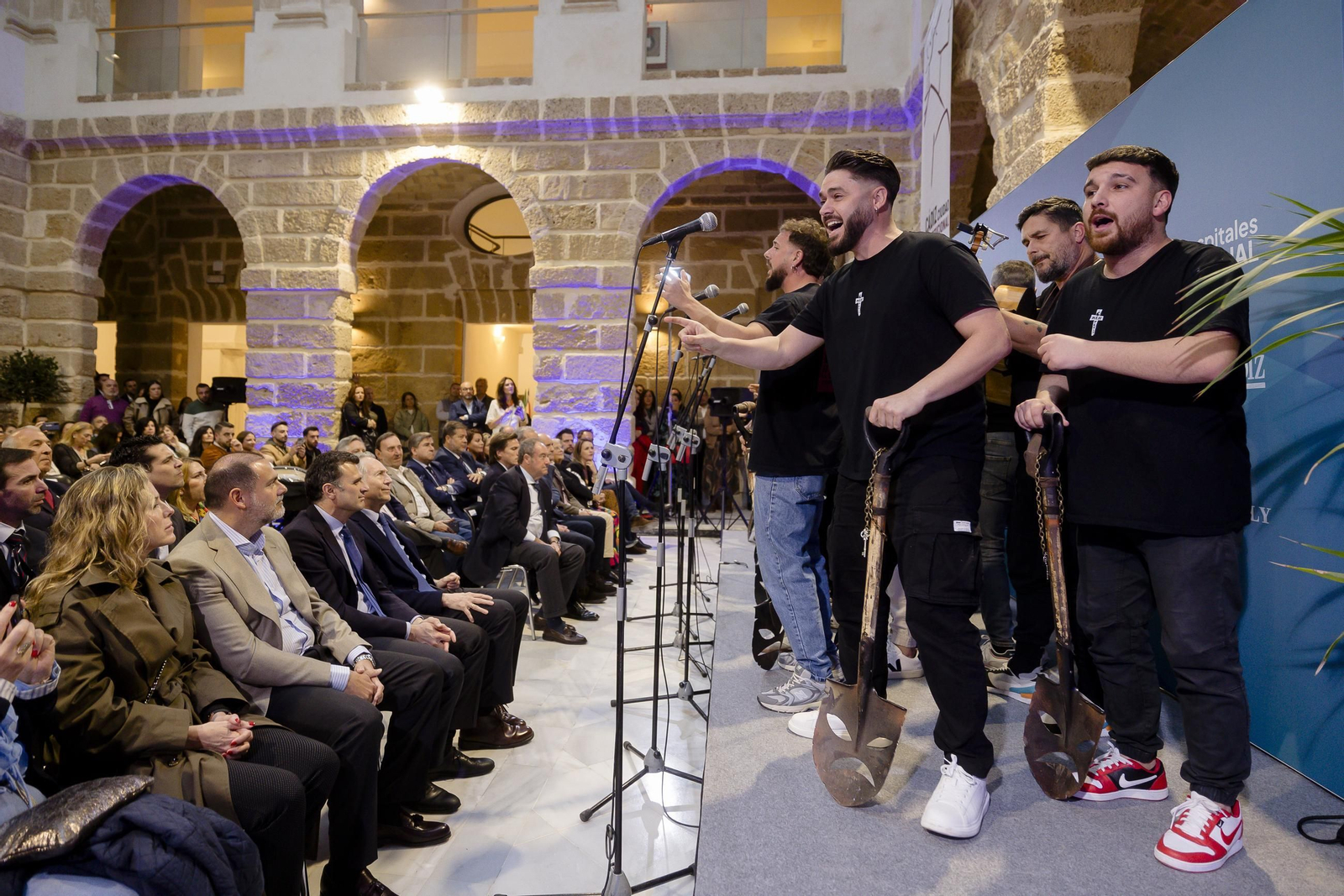 Las imágenes de la entrega del IX Premio 'Emilio López' a la comparsa de Jona 'El cementerio'