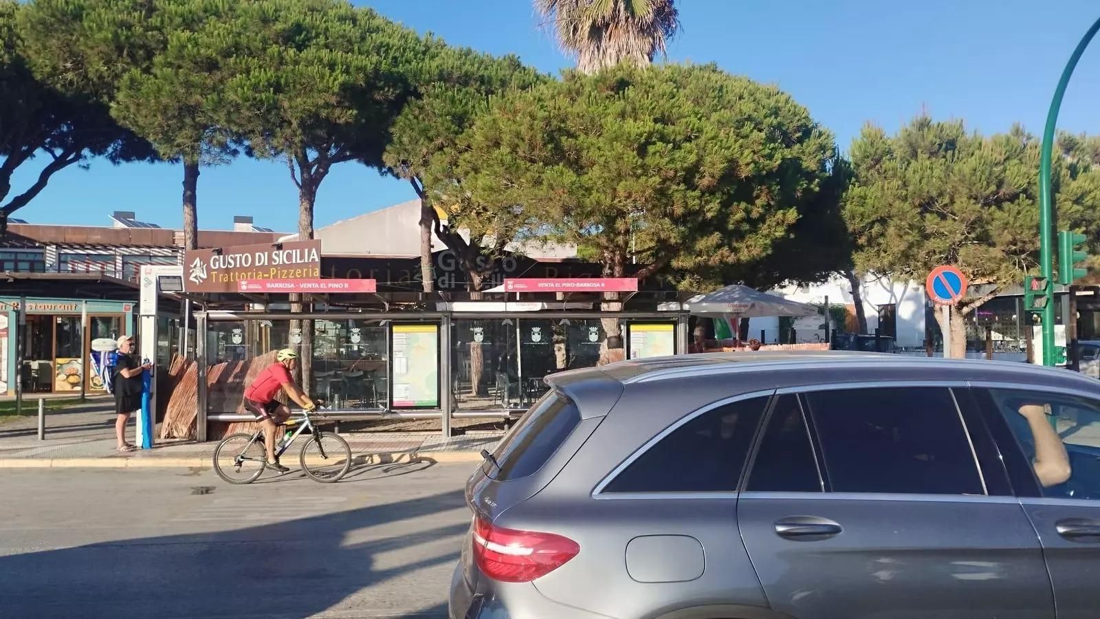 La Guardia Civil identifica a cuatro menores tras la grave agresión a un hombre en La Barrosa, en Chiclana