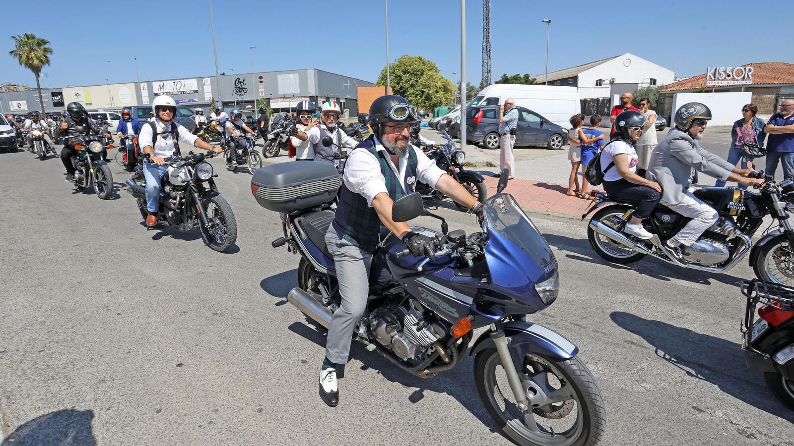 Búscate en el evento motero solidario "The Distinguished Gentleman´s Ride" en Jerez