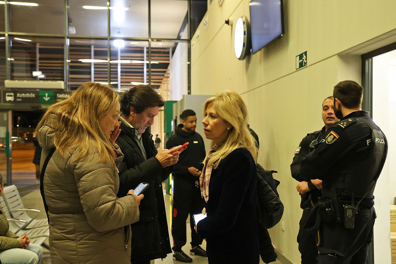 Las Fotografías del dispositivo de urgencia en la estación de Huelva para los afectados por el tren accidentado