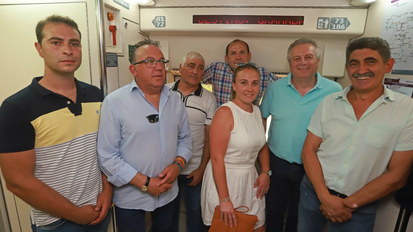 Las mejores fotos del viaje reivindicativo de los alcaldes a Ronda en tren