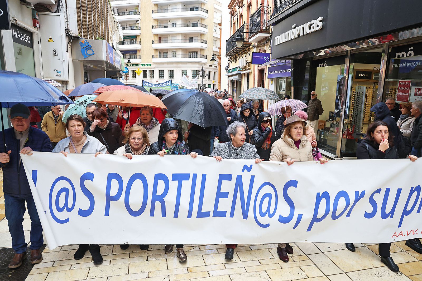 Fotografías de la manifestación en Huelva para exigir la regeneración de las playas