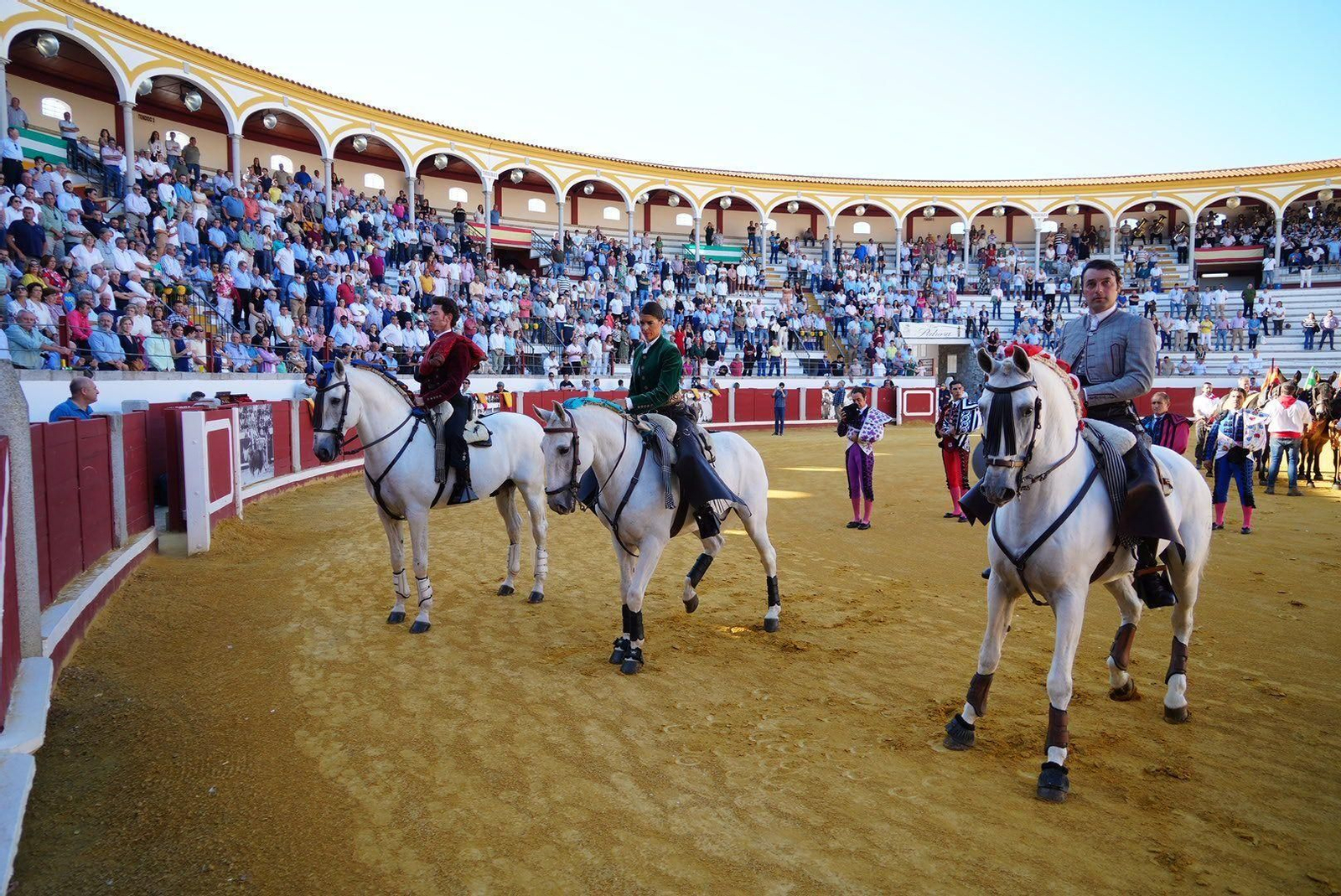 Las mejores fotos de la faena triunfal de Andy Cartagena, Leonardo y Lea Vicens en Pozoblanco Las mejores fotos de la faena triunfal de Andy Cartagena, Leonardo y Lea Vicens en Pozoblanco