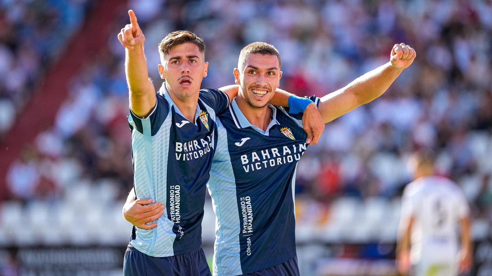 Dani Requena y Adri Fuentes celebran un gol del Córdoba CF.