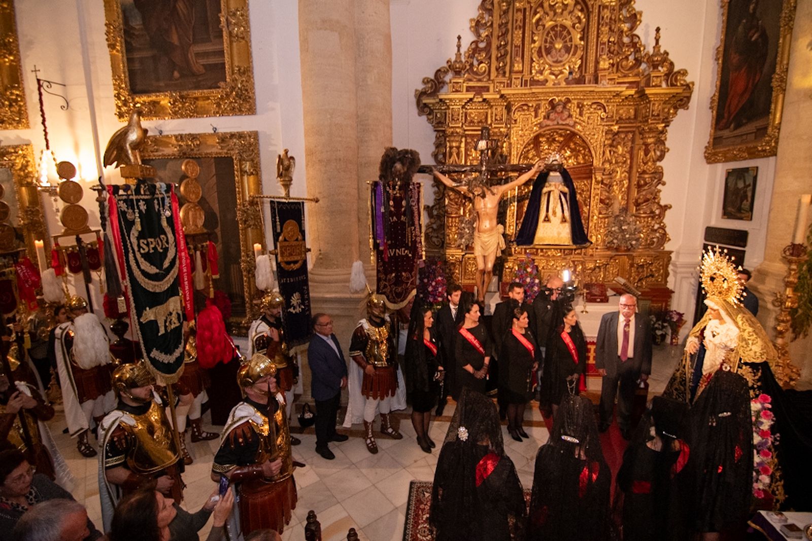 Las ofrendas a las vírgenes de las cofradías de Montilla por el Viernes de Dolores, en imágenes