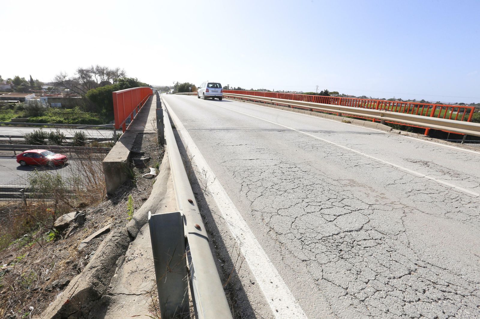 Vista del puente de El Marquesado, cerca de la antigua Ladrillera, sin acceso para los peatones.
