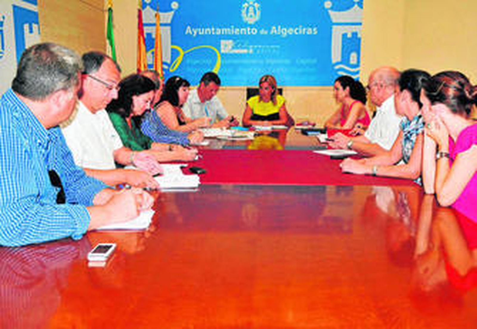 La mesa de contratación del Ayuntamiento de Algeciras, reunida ayer.