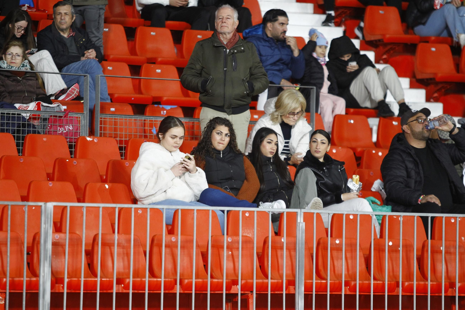Búscate en las fotos de público del partido U.D. Almería-S.D. Huesca