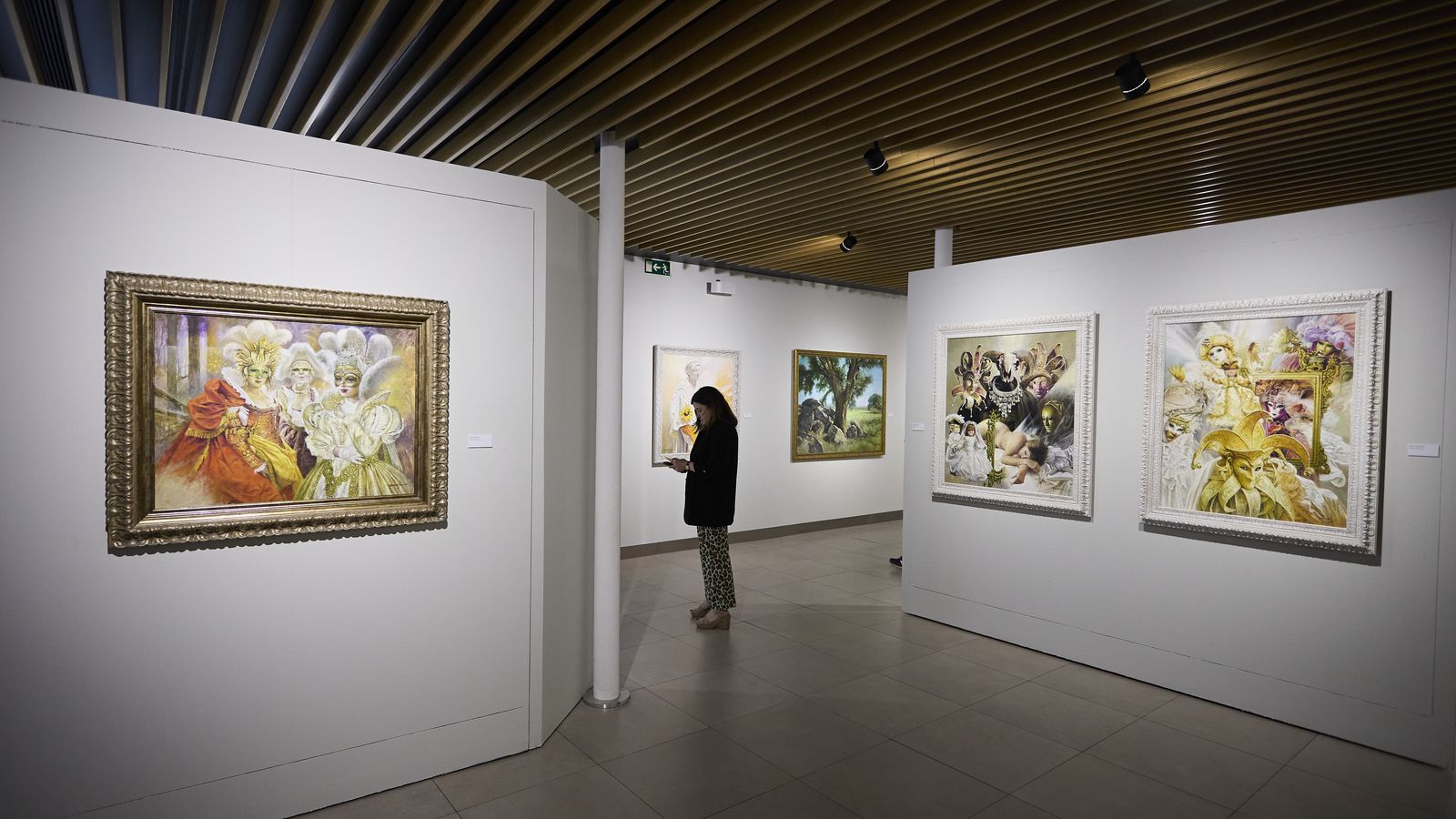 Una sala de la exposición de Cajasol.