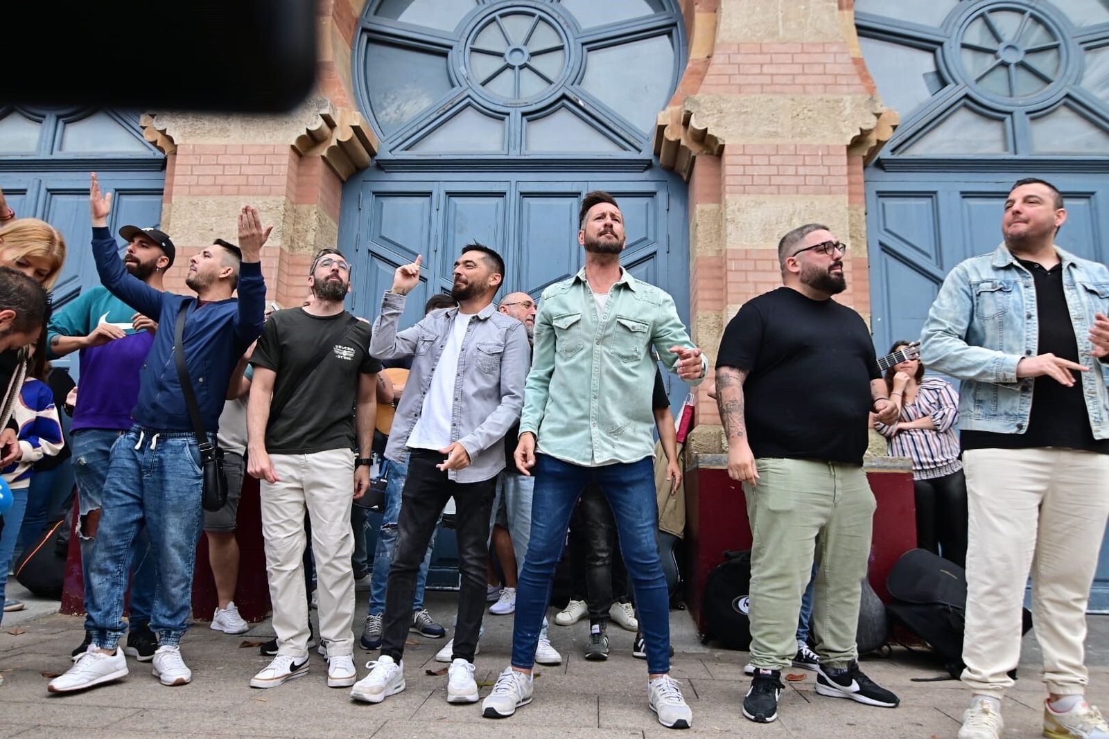 El emotivo recuerdo a Juan Carlos Aragón a las puertas del Teatro Falla en el cuarto aniversario de su muerte