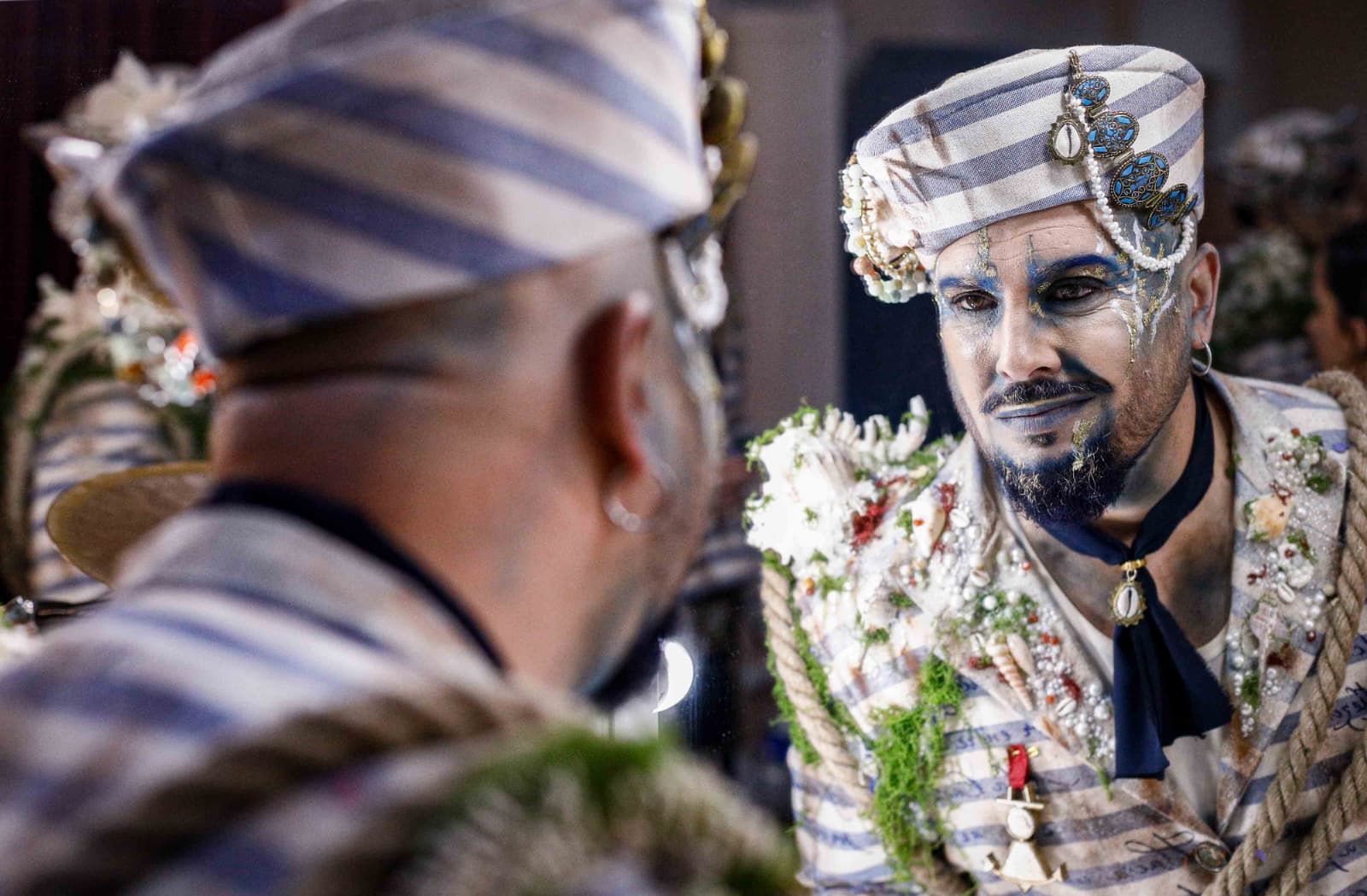 El autor de comparsa Germán García Rendón, en camerinos antes del pase preliminar de 'OBDC! Me quedo contigo'.