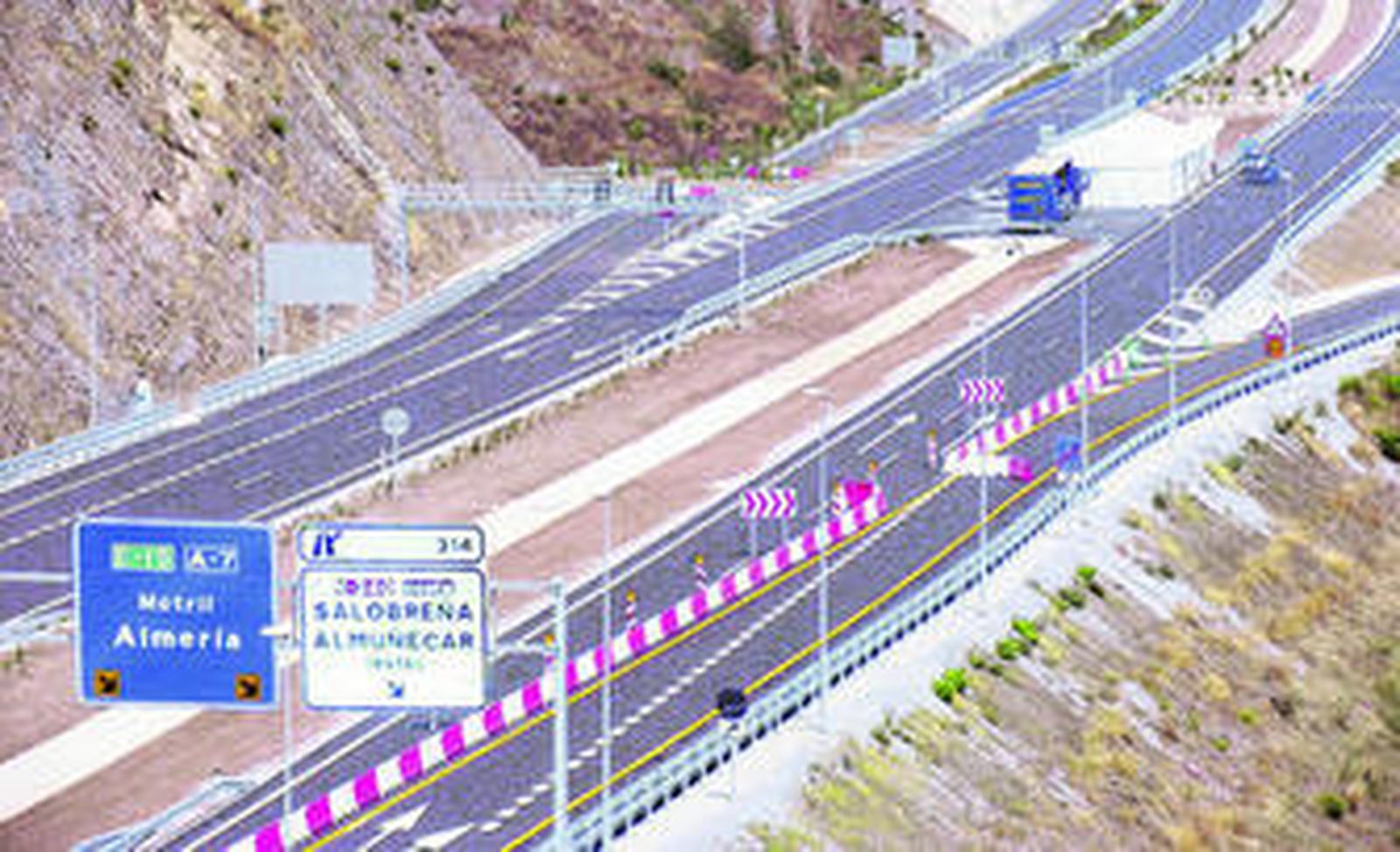 La apertura de todos los tramos pendientes de la A-7 en la provincia de Granada, lo que permitirá la conexión Almería-Málaga, no se producirá hasta finales de 2011.