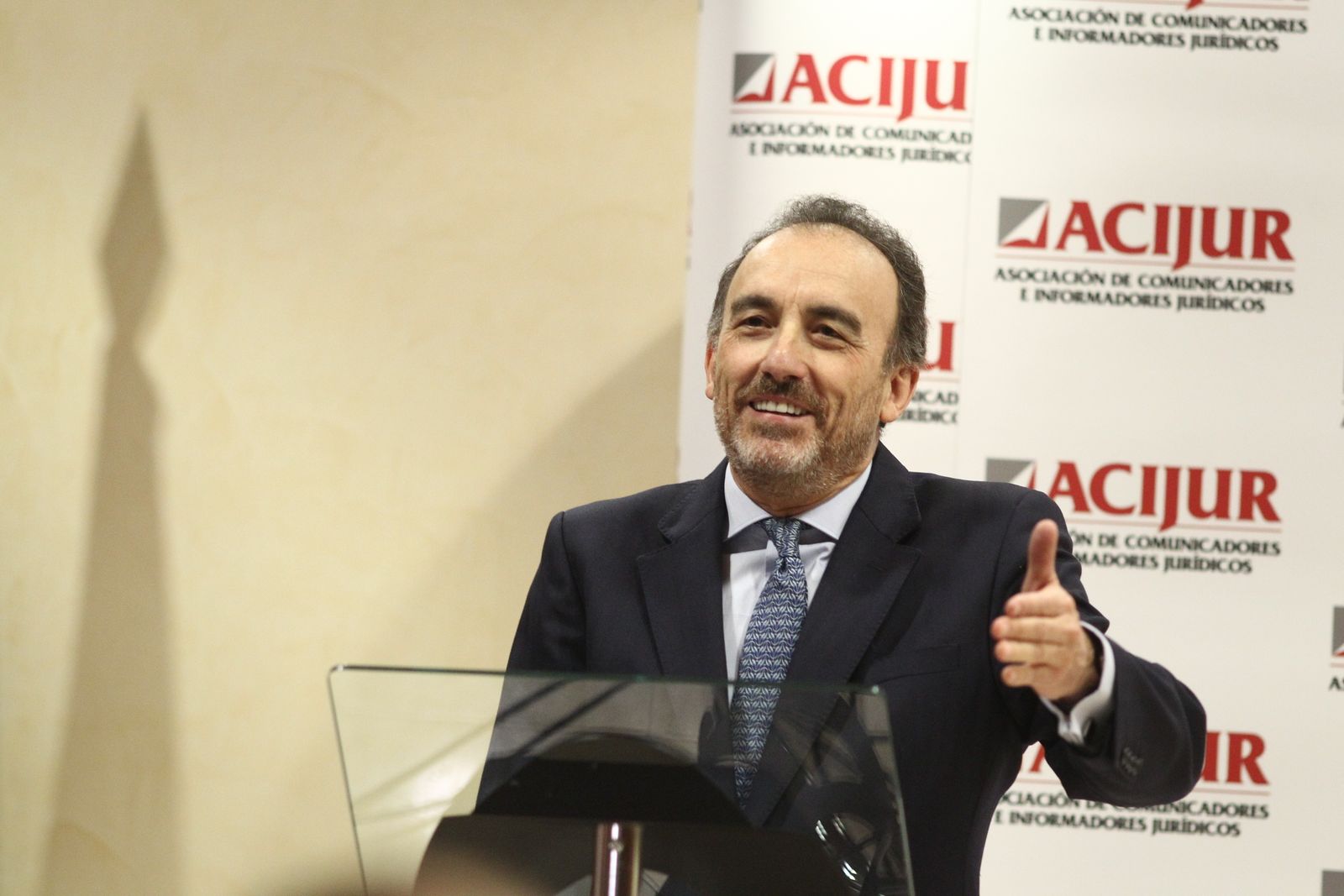 El presidente de la Sala de lo Penal del Tribunal Supremo, Manuel Marchena, después de recoger este lunes el premio Puñetas de Oro de parte de la Asociación de Comunicadores e Informadores Jurídicos.