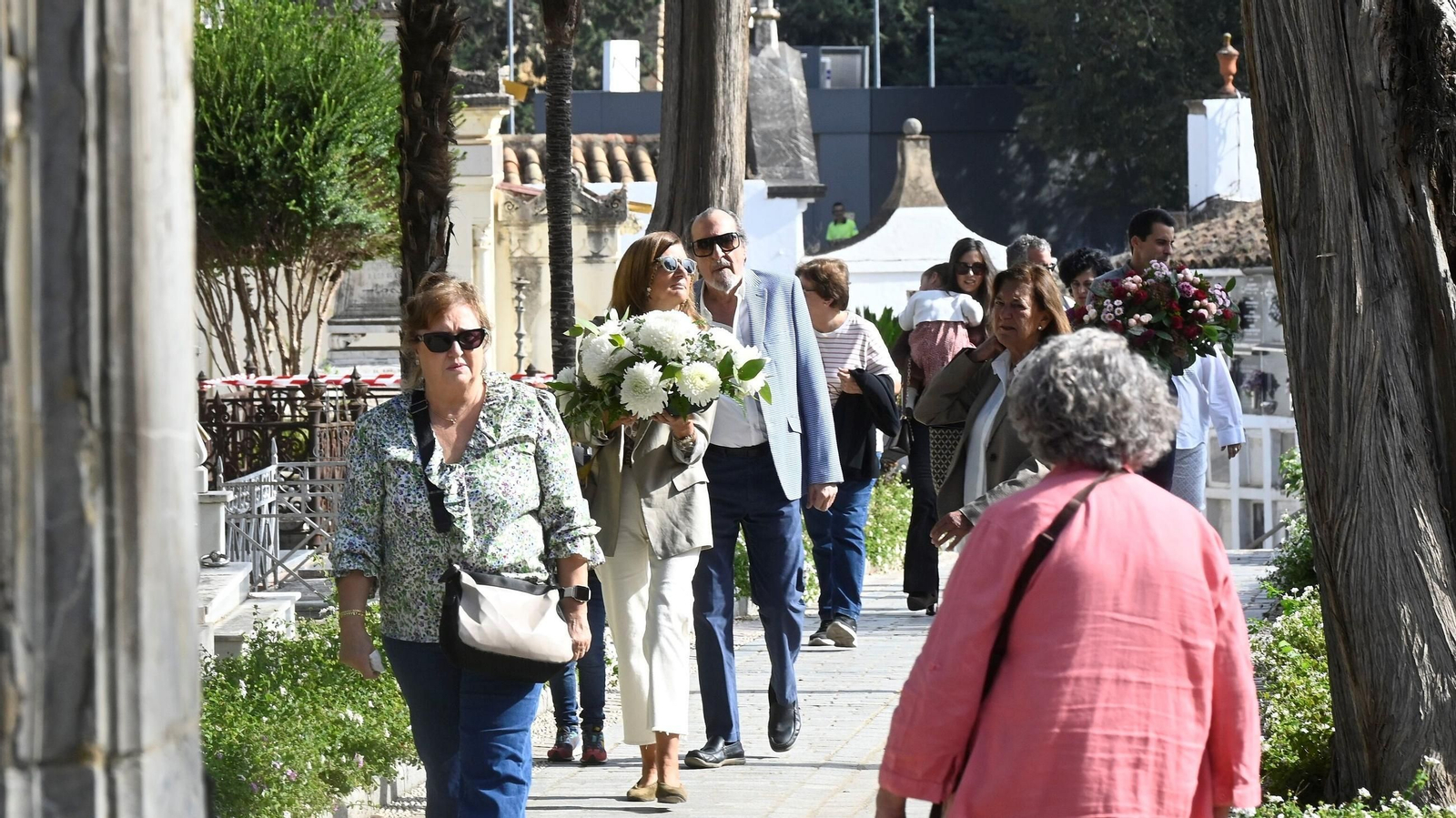 Las imágenes del Día de los Santos en los cementerios de Córdoba