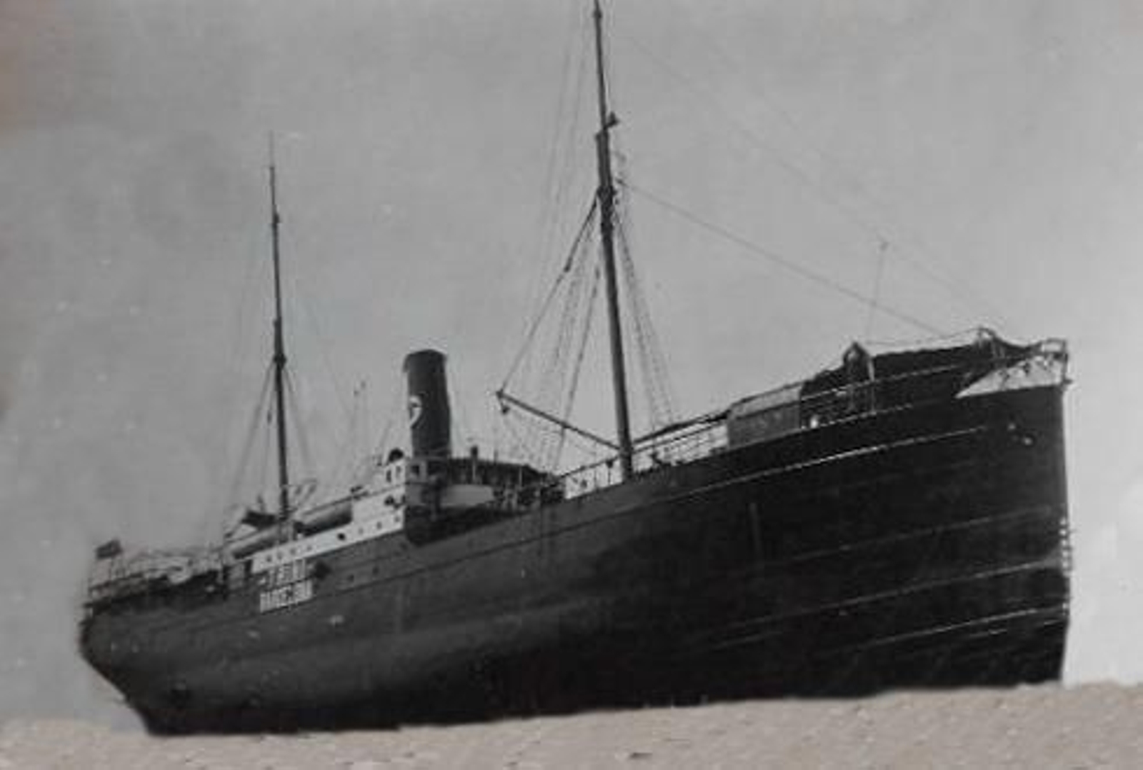 El vapor 'Trini' de la Compañía Franco-Española de Navegación, S. A. de Barcelona que transportaba mercancías desde el puerto de Algeciras hasta el de Barcelona en el año 1922. El vapor 'Trini' de la Compañía Franco-Española de Navegación, S. A. de Barcelona que transportaba mercancías desde el puerto de Algeciras hasta el de Barcelona en el año 1922.