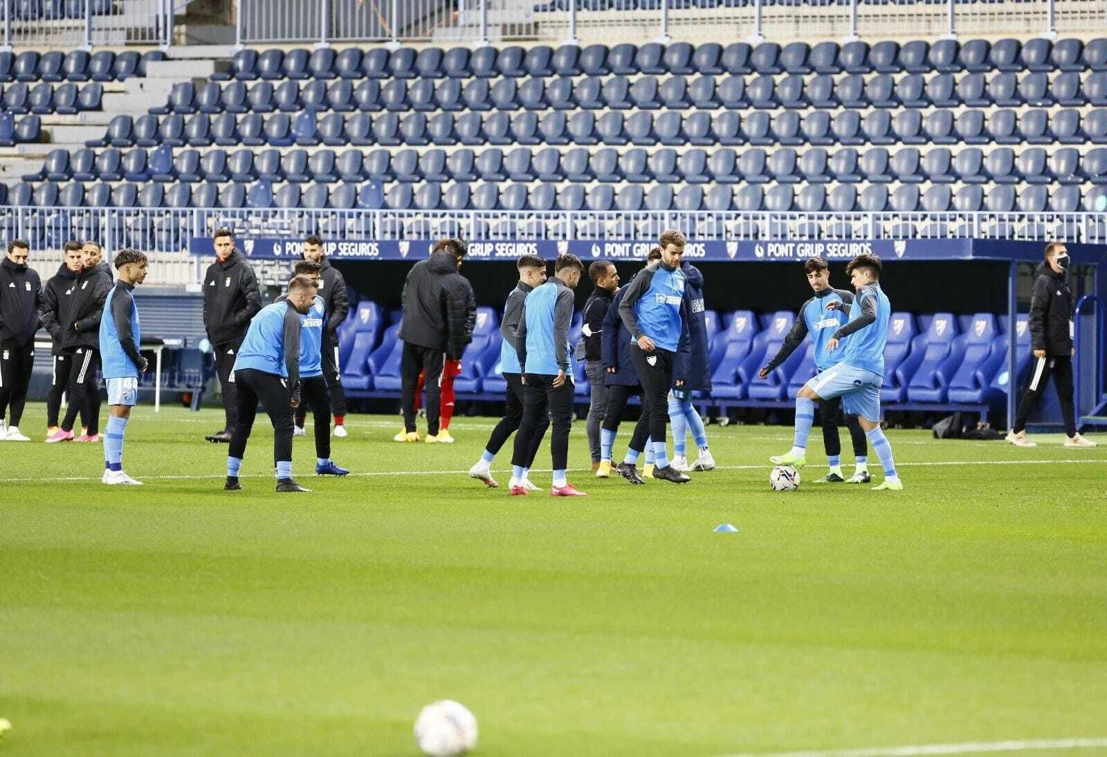 Las fotos del recibimiento al equipo y el calentamiento antes del Málaga - Cartagena