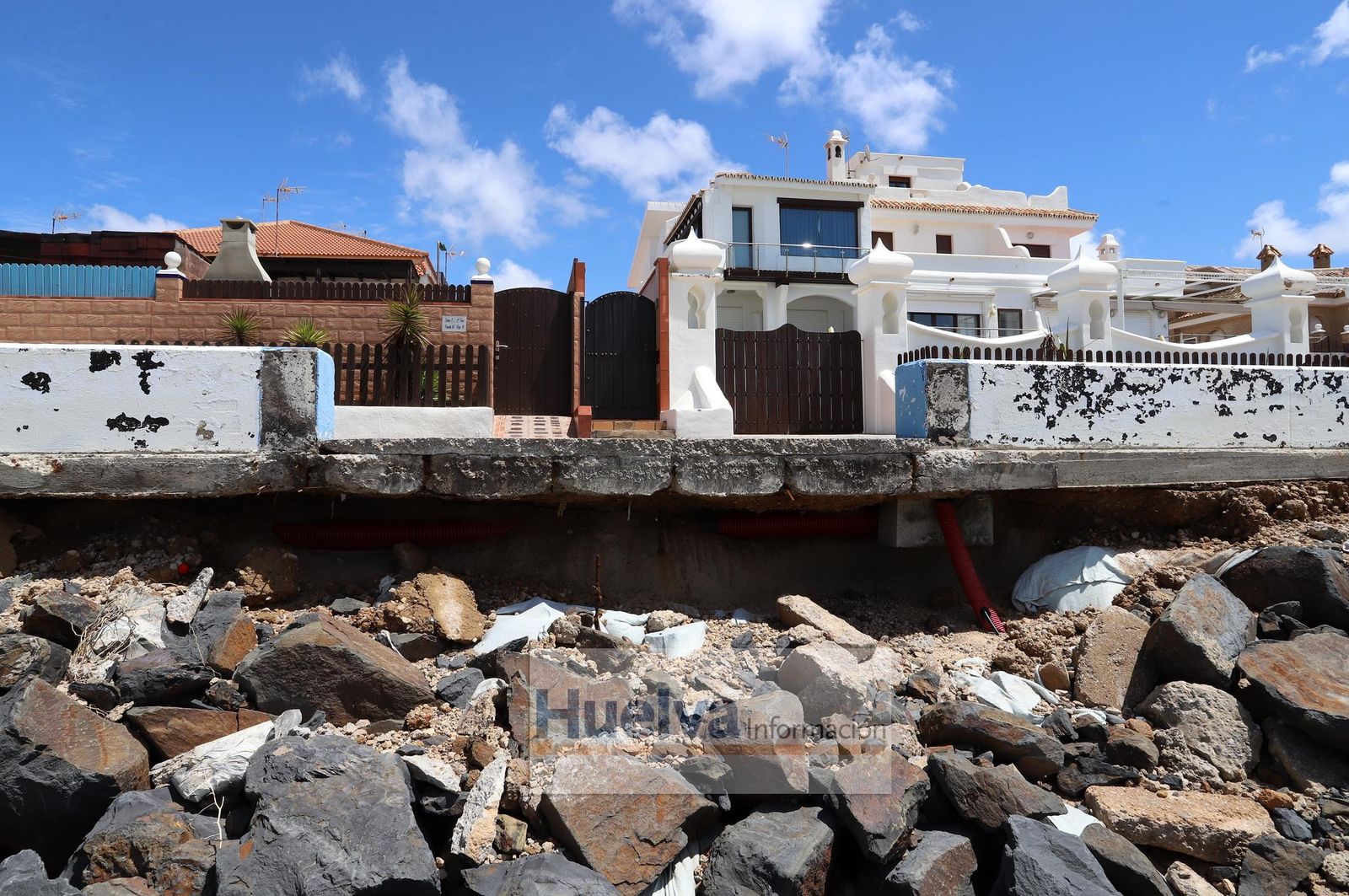 Imágenes de la zona de la playa de Matalascañas más afectada por el temporal