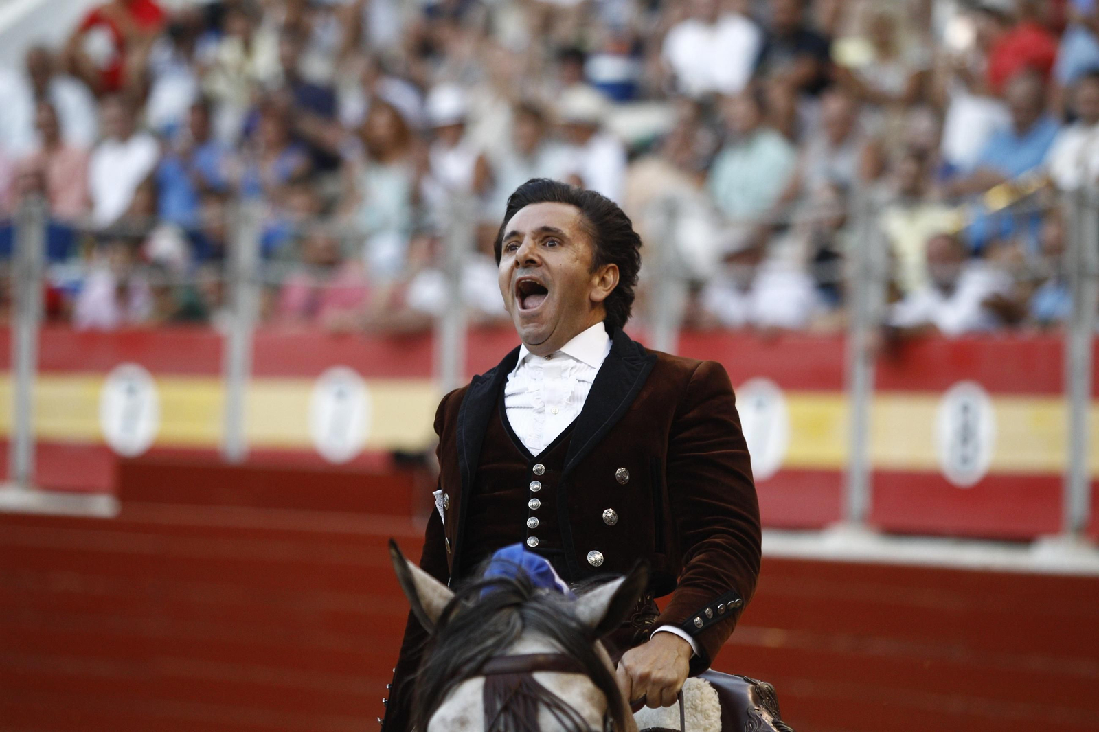 Las mejores imágenes de la corrida de toros de Diego Ventura, Talavante y Pablo Aguado, en Almería