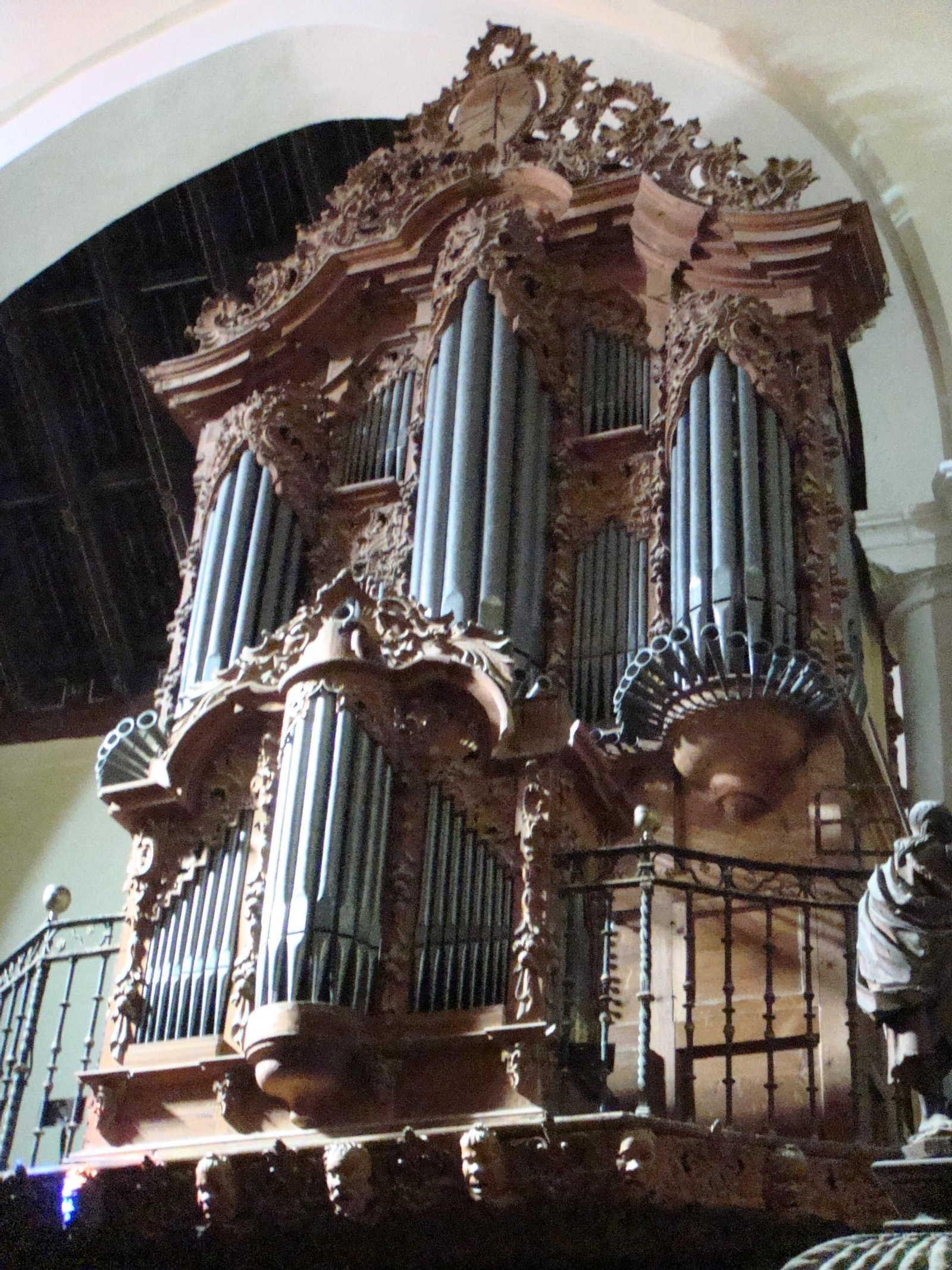 Órgano Chavarría (1765) de la iglesia de San Juan Bautista de Marchena. Restaurado por la Consejería de Cultura de la Junta de Andalucía en 1997.