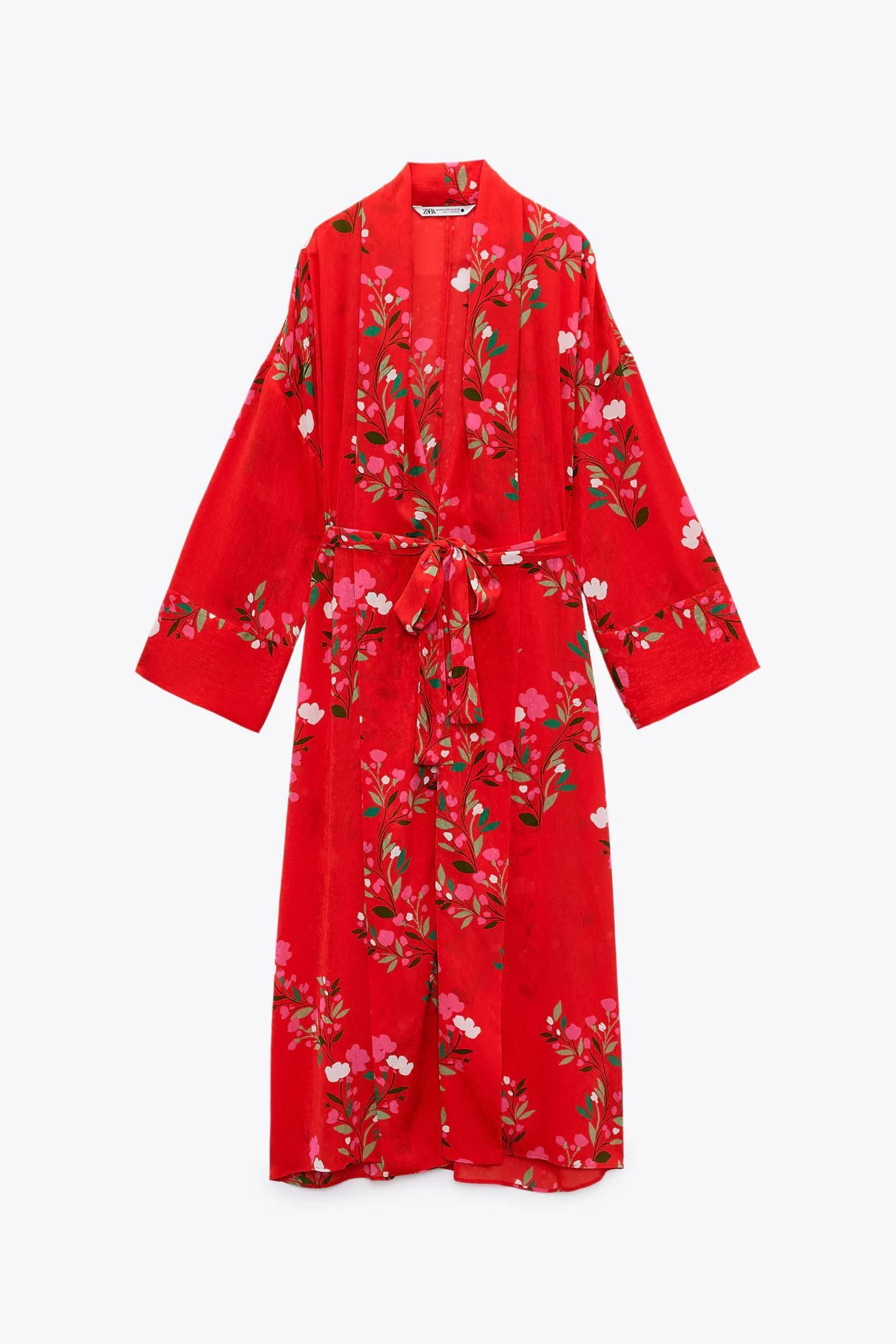 Vestido tipo kimono de Zara.