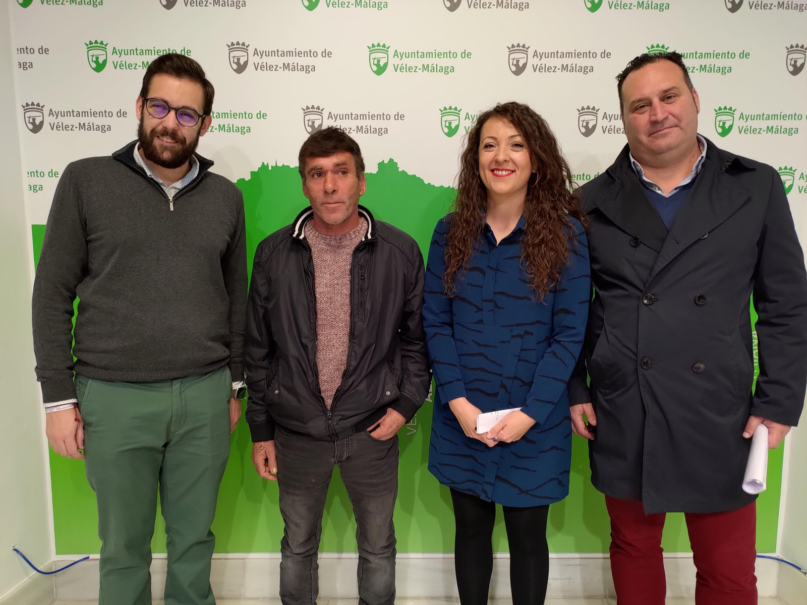 Una iniciativa solidaria le devuelve la sonrisa a un vecino de Vélez-Málaga.