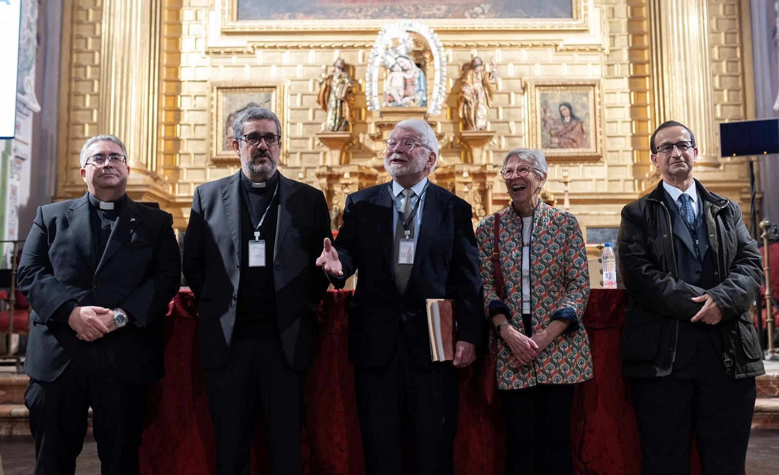Jonathan M. Bloom, en el centro, acompañado por Marcelino Manzano, delegado de Medios del Cabildo; Francisco Román, delegado de Aministración y Patrimonio, su esposa, la también historiadora Sheila Blair y Eduardo Martínez Moya.
