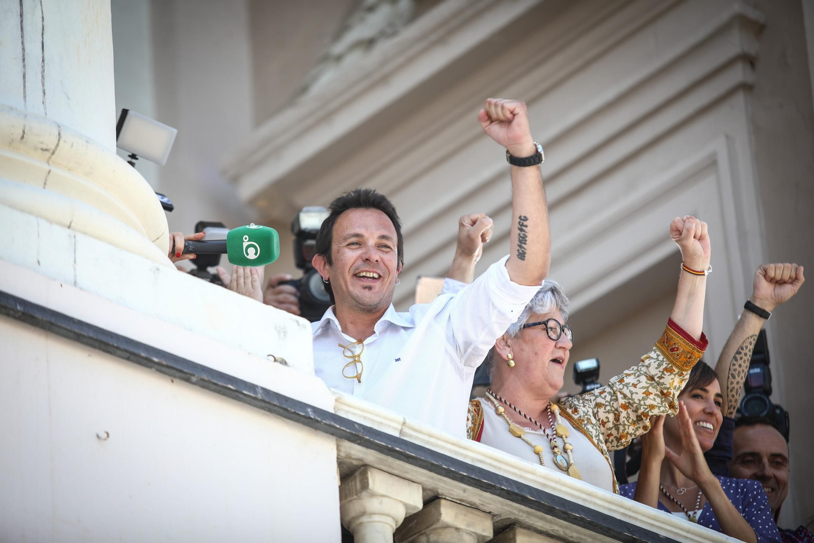 Imágenes de la investidura de José María González Kichi