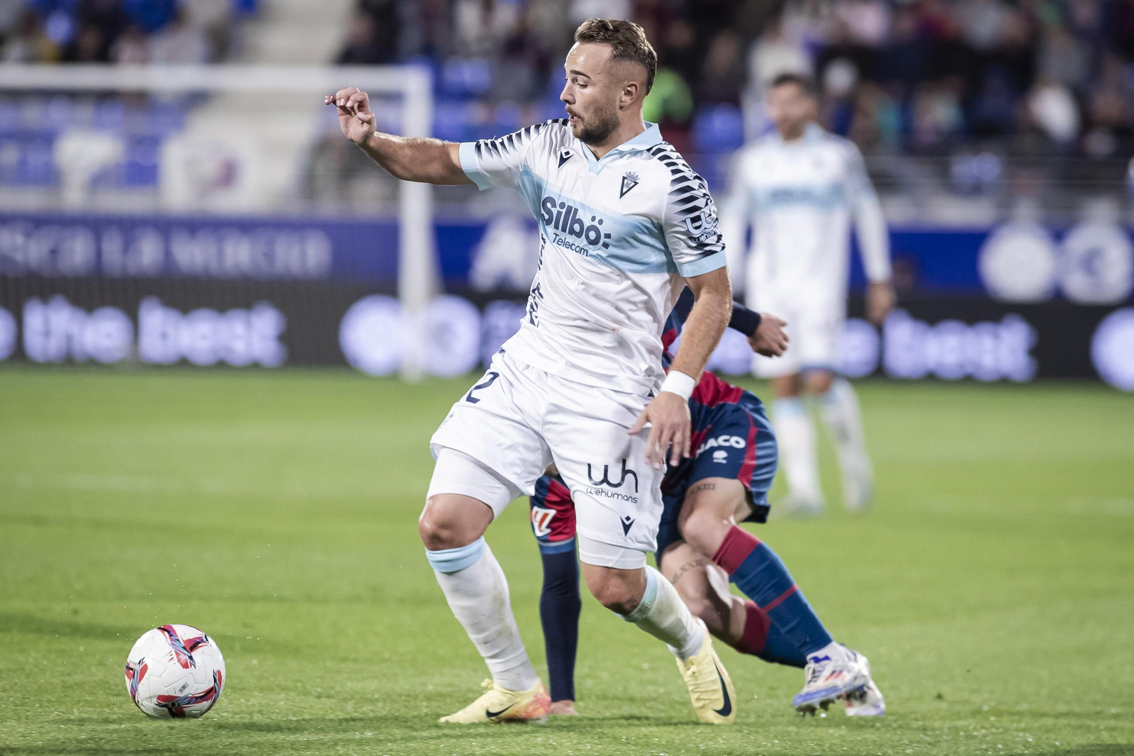 Las imágenes del partido entre el Huesca y el Cádiz C.F