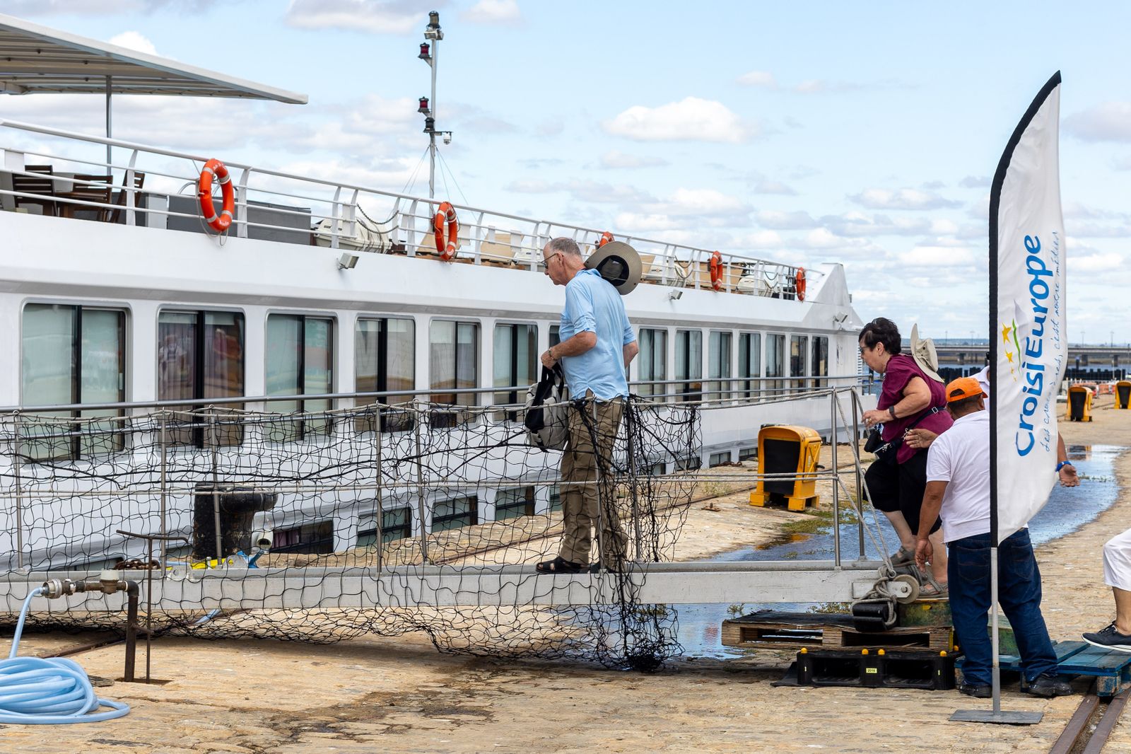 Las impresionantes imágenes del buque La Belle de Cadix en el Puerto de Huelva